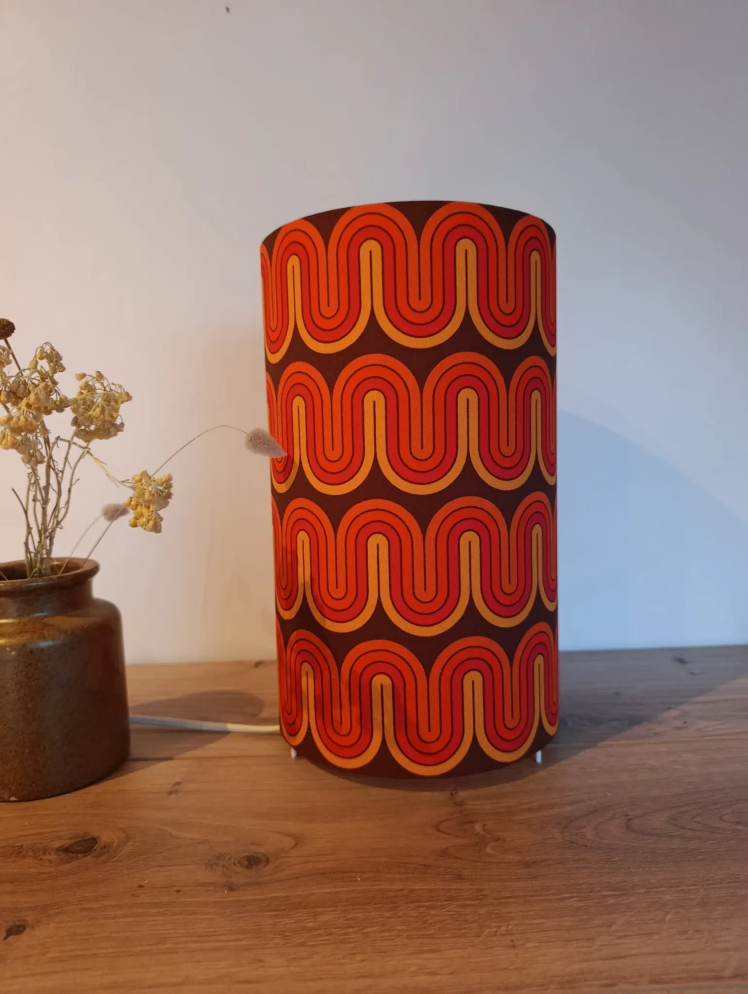 Lampe tube imprimé vagues psychédéliques esprit seventies