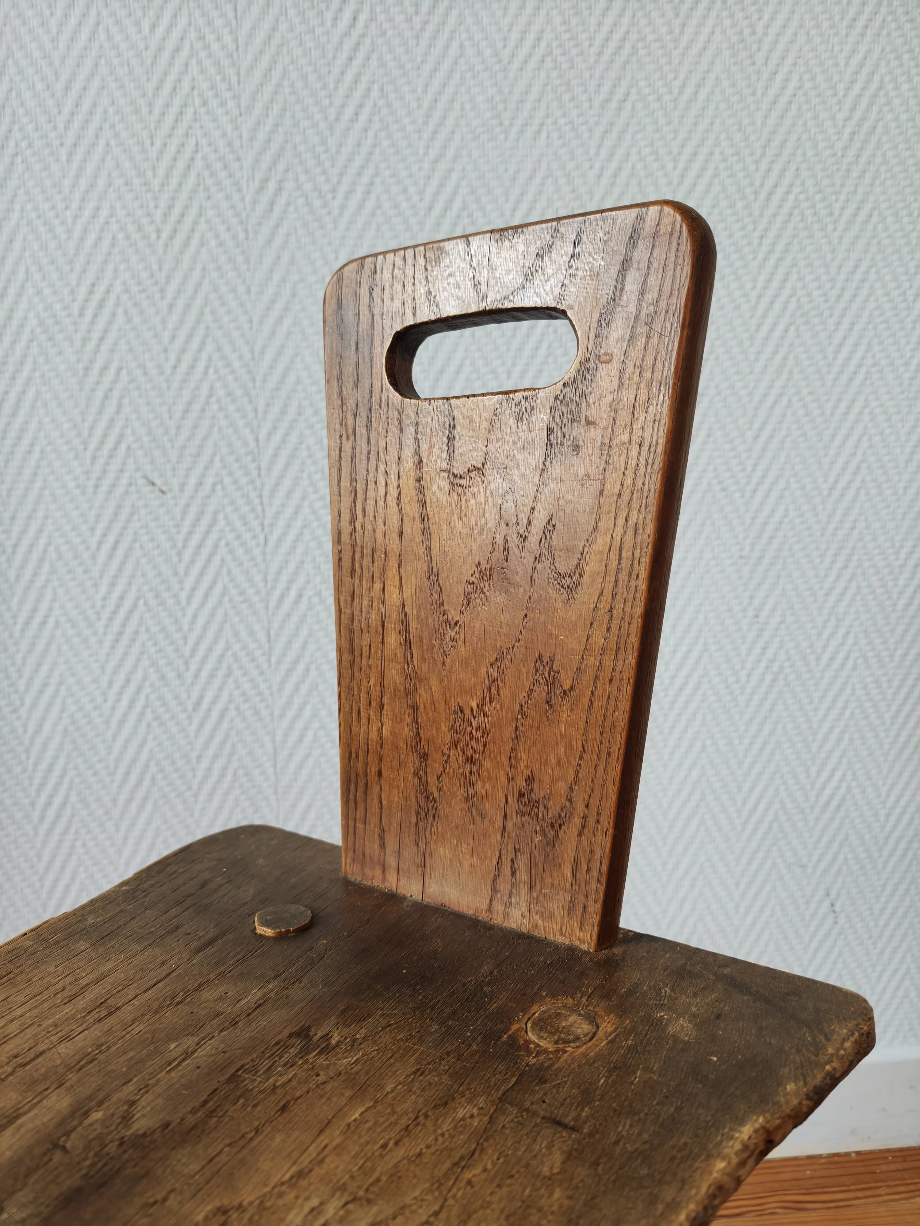 Tripod chair in solid wood – Handcrafted – Brutalist spirit