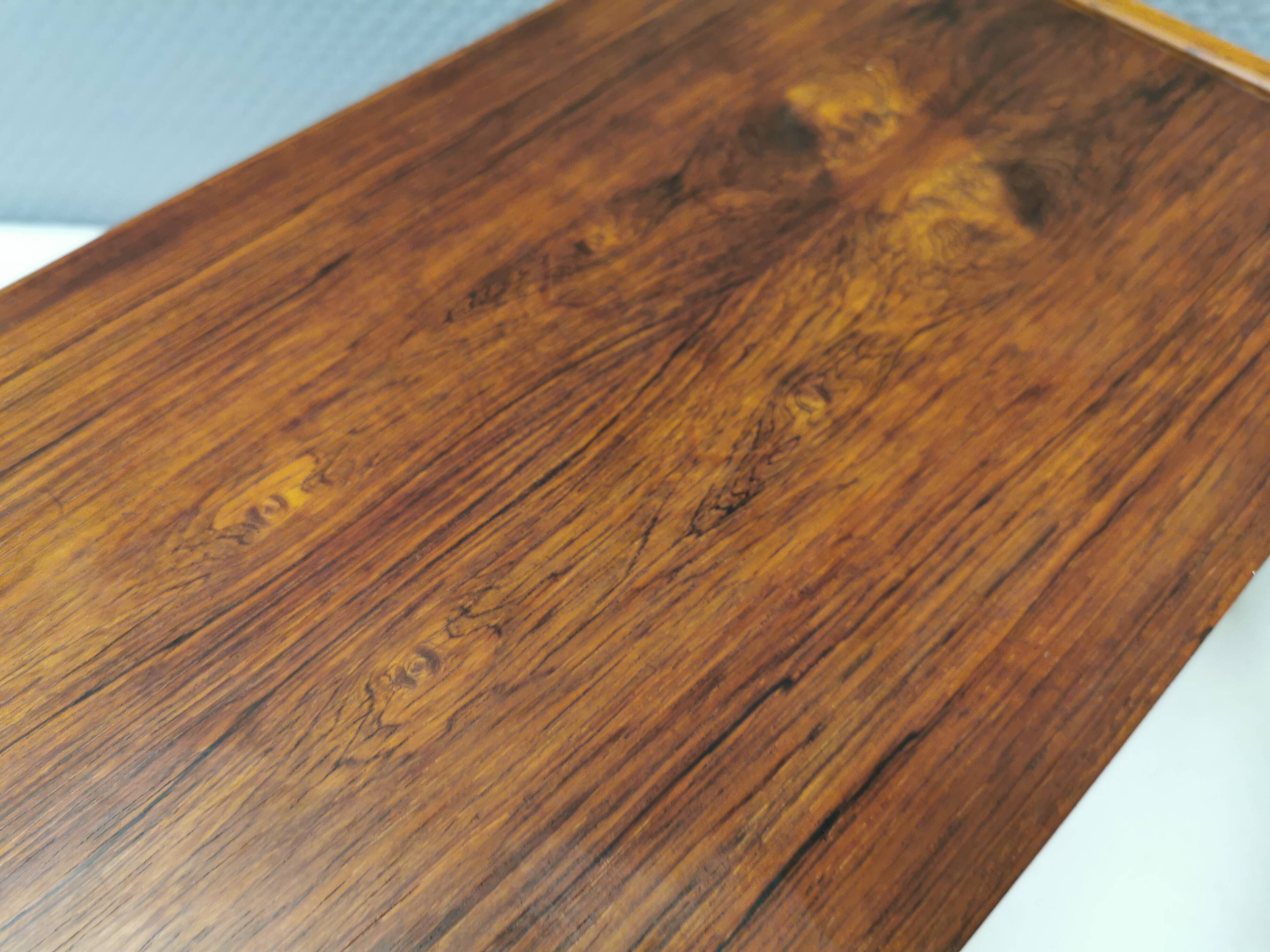 Tables de chevet murales en palissandre. Danoises et des années 1960-70.