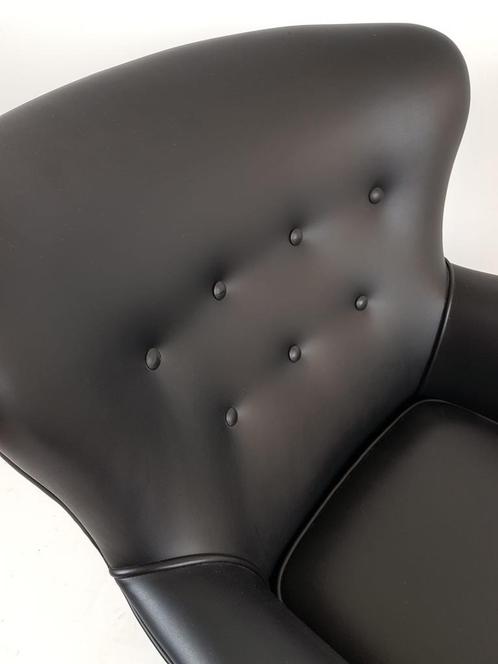 Armchair Artifort model Theo Ruth black leather skaï