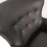 Armchair Artifort model Theo Ruth black leather skaï