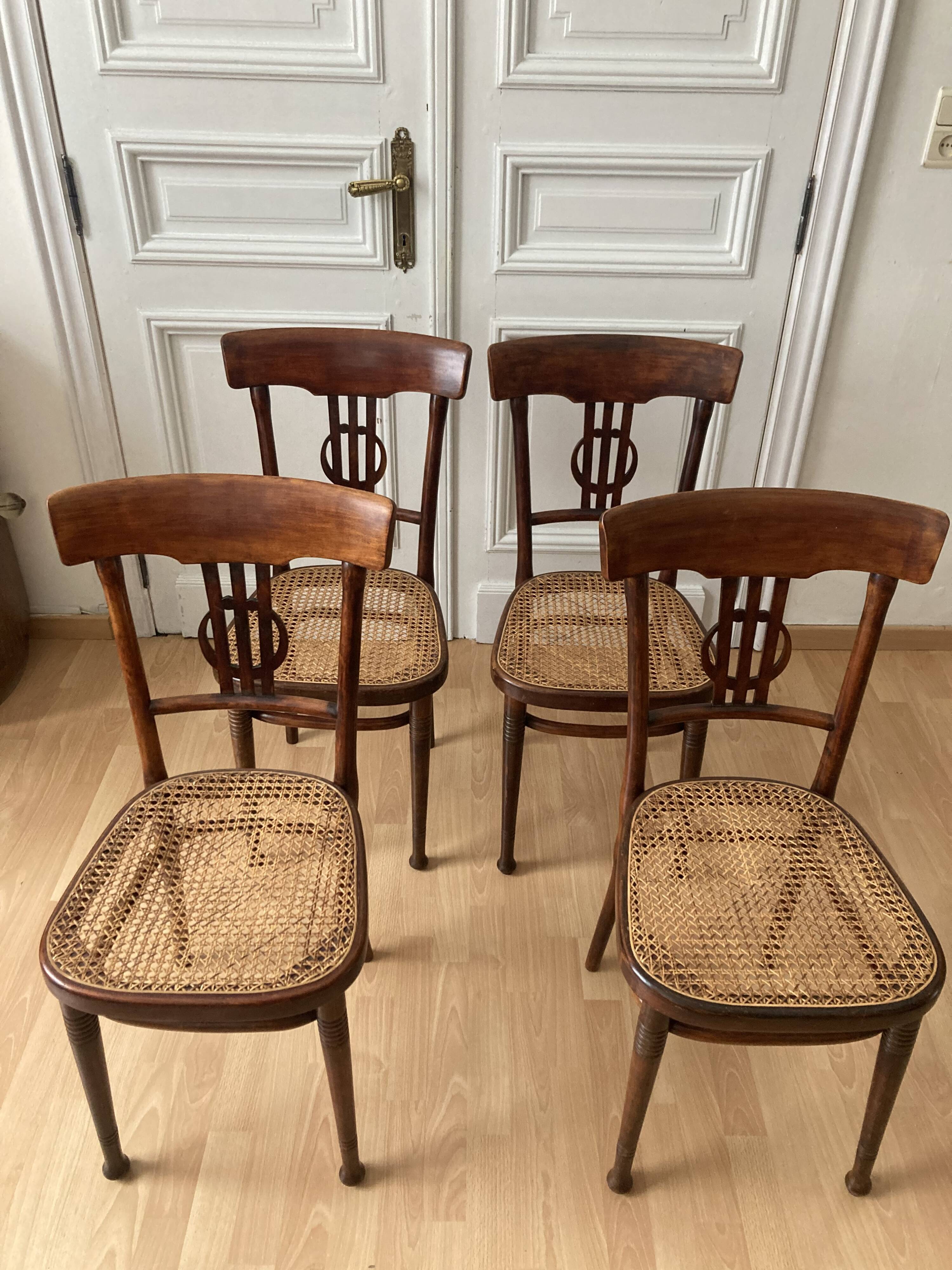 Set of 4 Thonet dining room chairs circa 1905