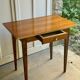 Petit bureau / table en bois et formica