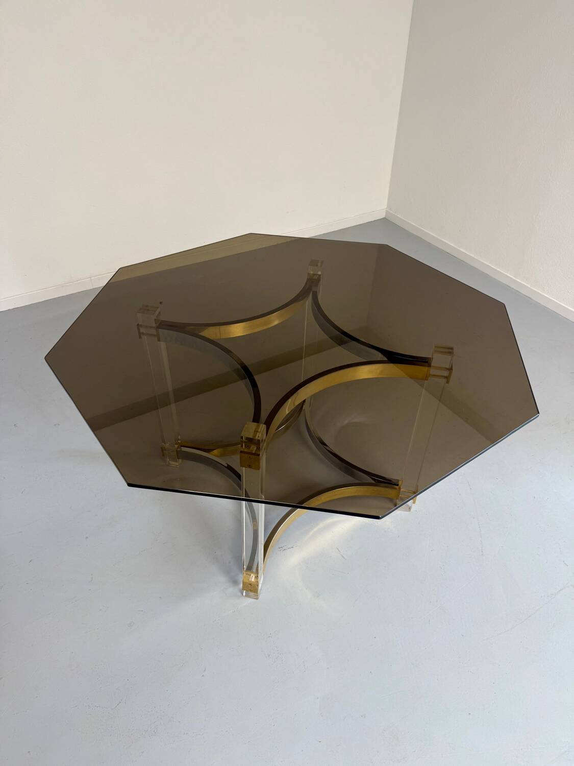 Antique Italian design dining table by Alessandro Albrizzi from the 70s