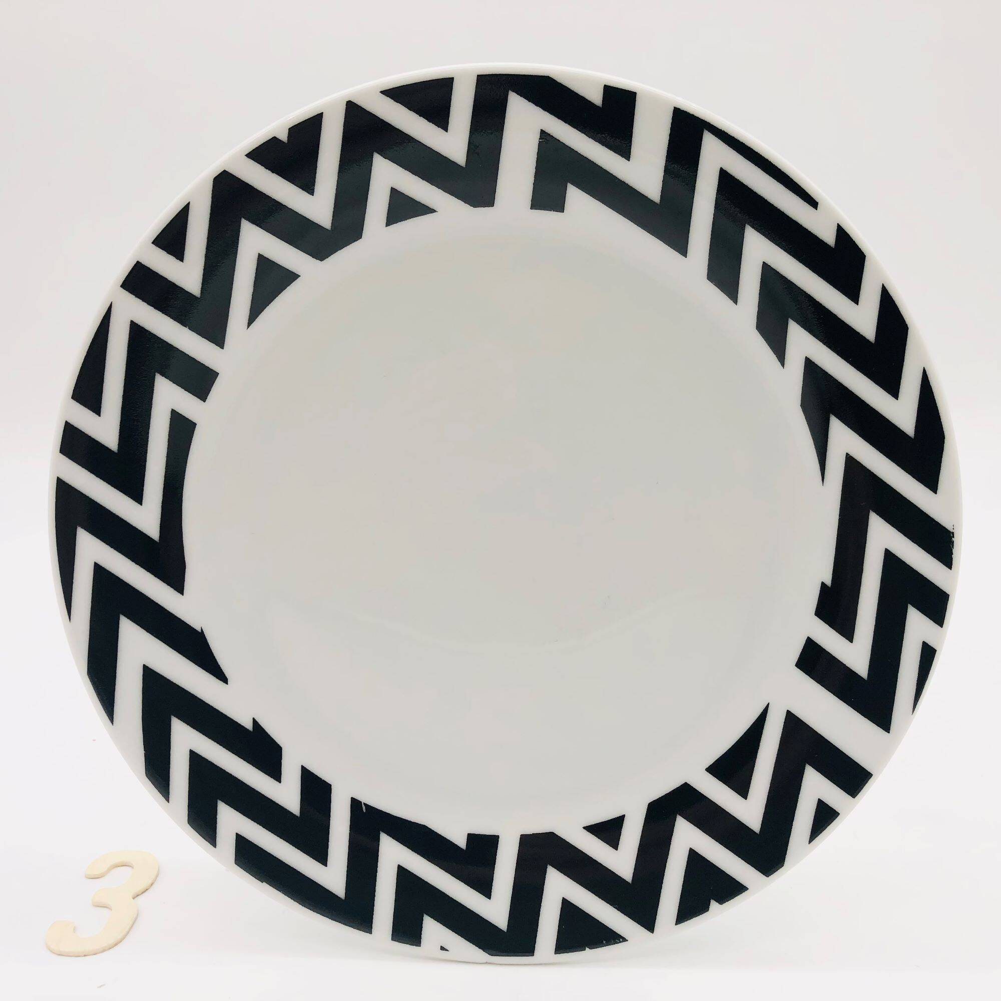 6 Porcelain dessert plates. Monochrome.