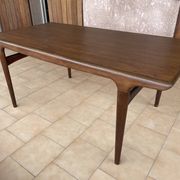 Table scandinave en teck par Johannes Andersen pour Samcom 1960