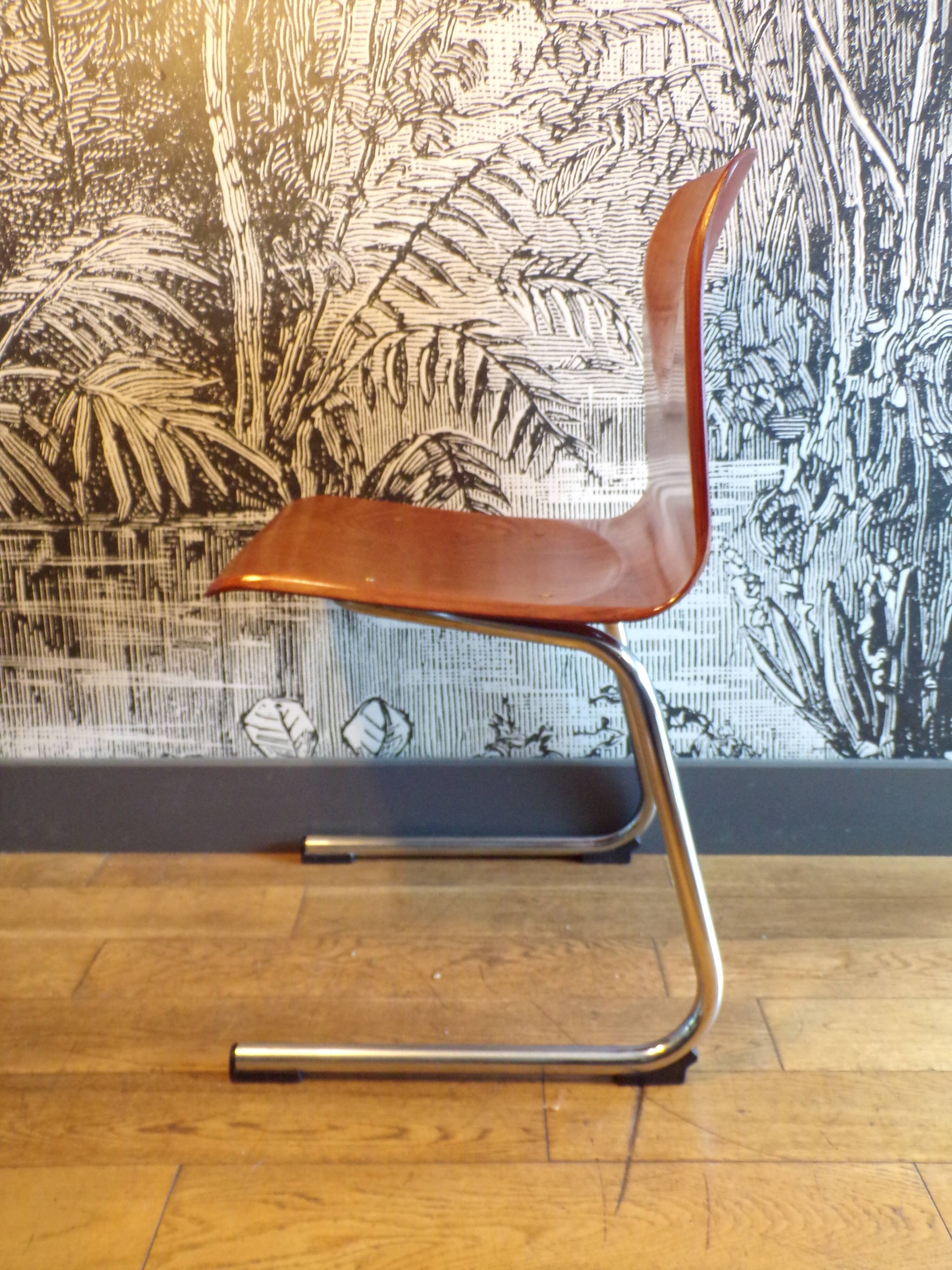 1970 Cantilever Chair in Pagwood