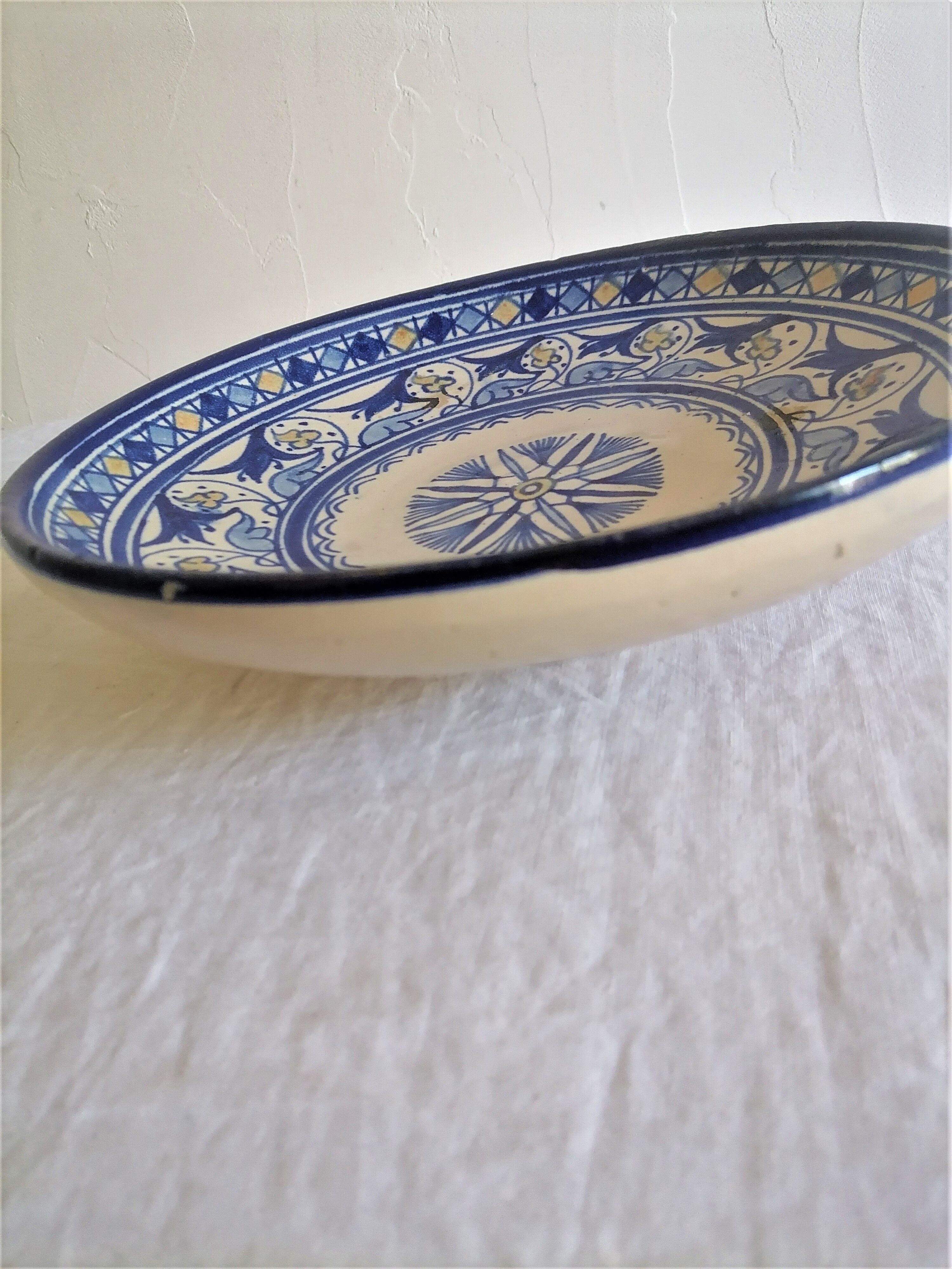 Ancien grand plat oriental en céramique, année 50