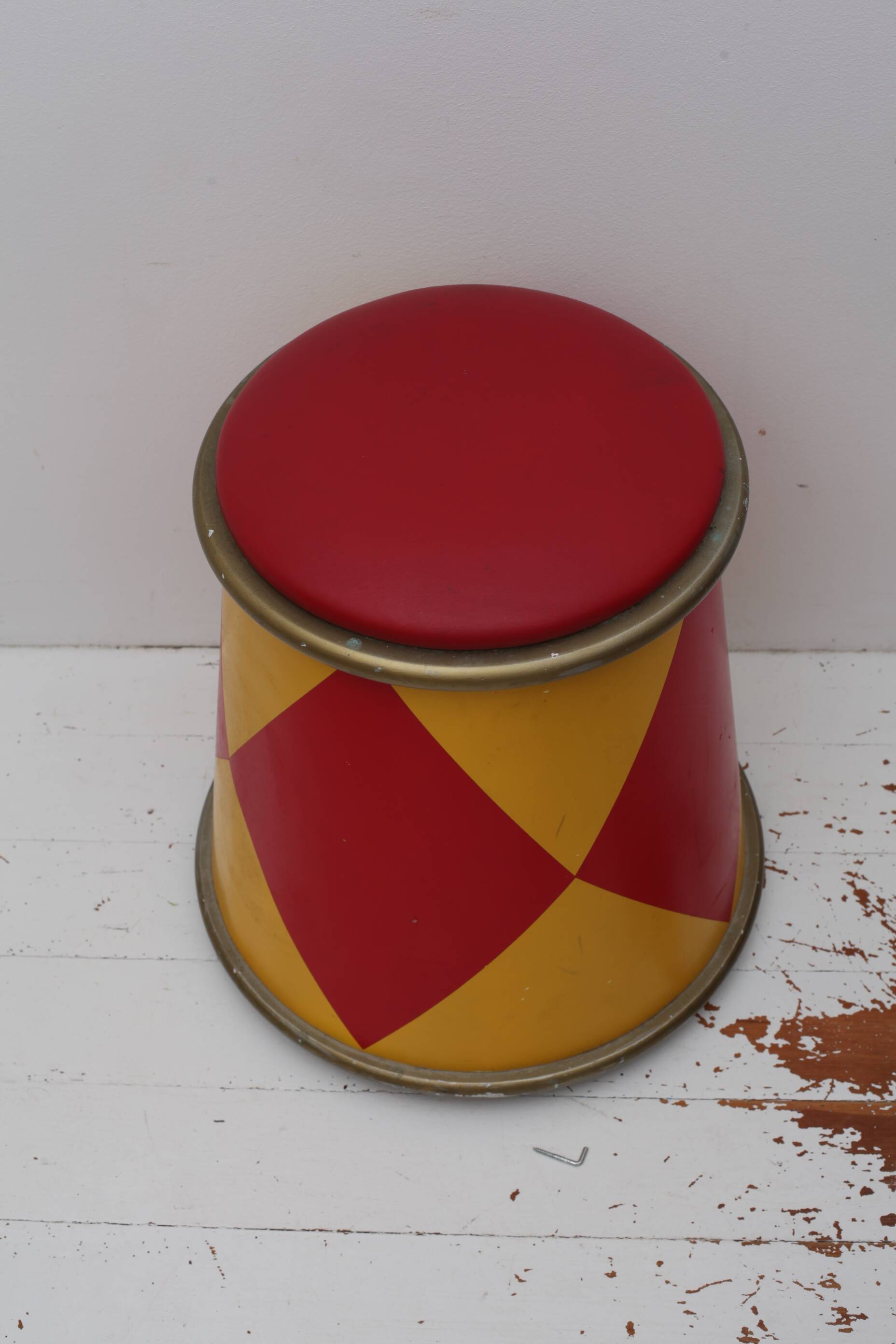 Circus stool pouf