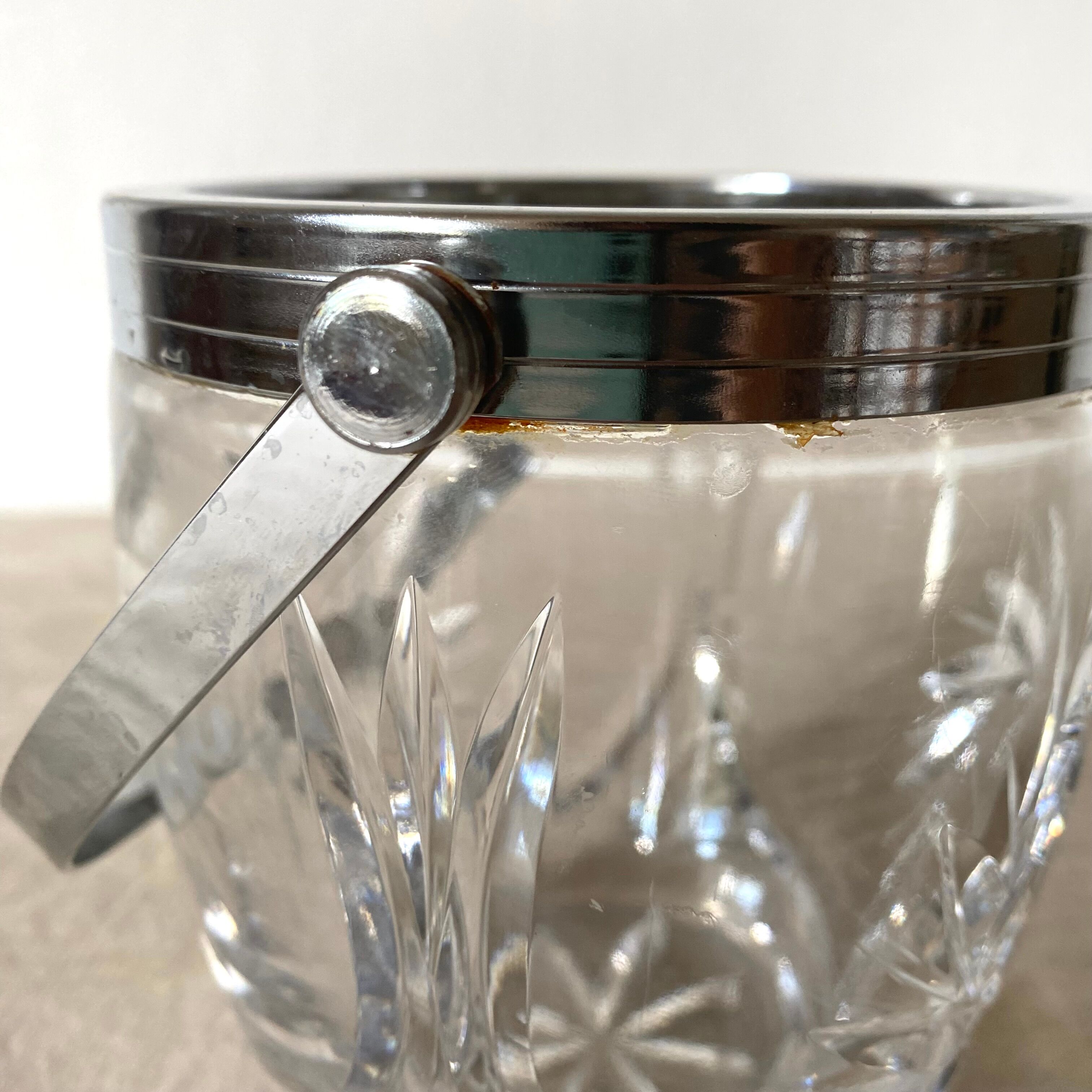 Chiseled crystal ice bucket