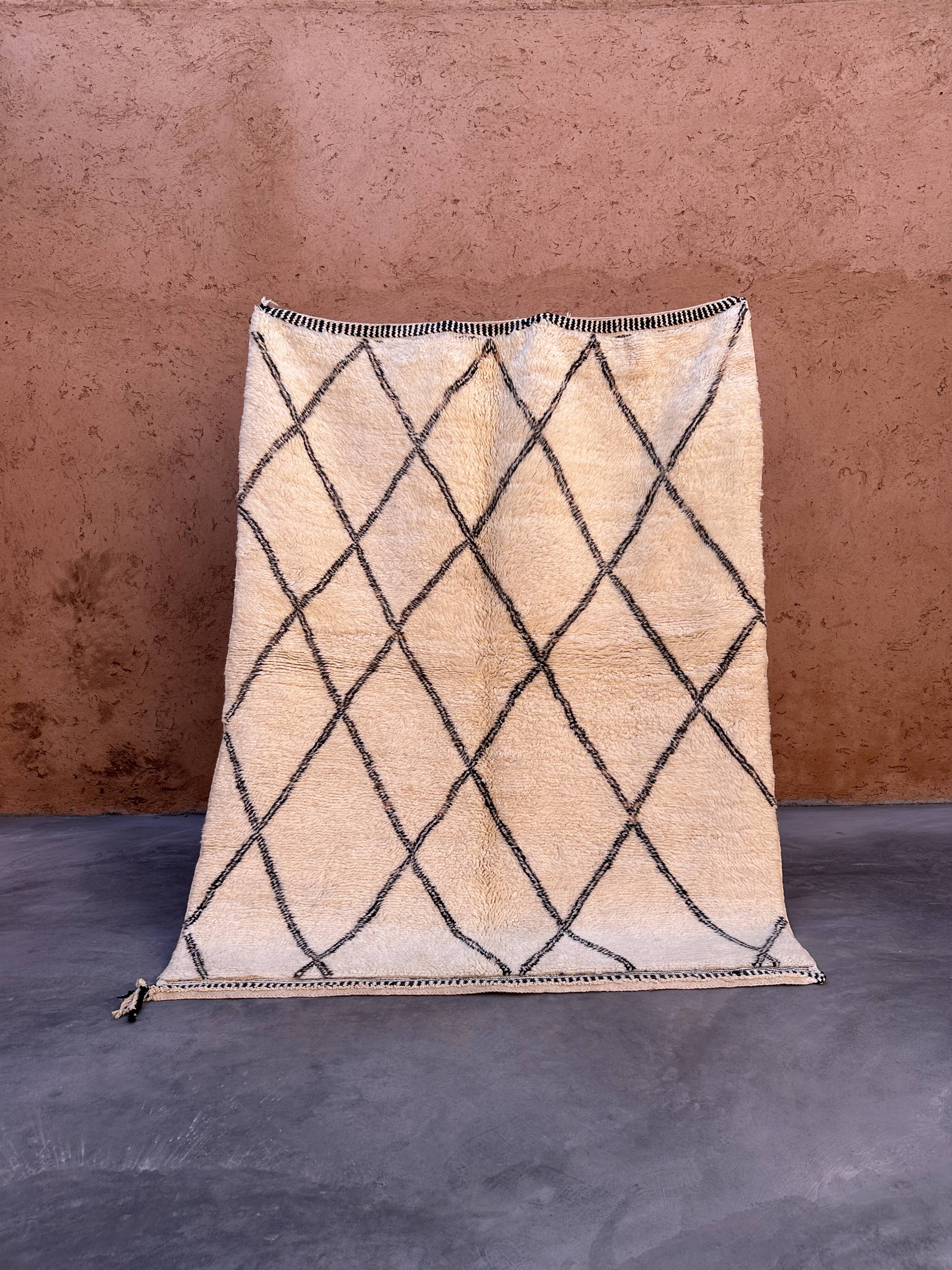 White Beni M'Rirt Moroccan Rug - 168 x 223 cm