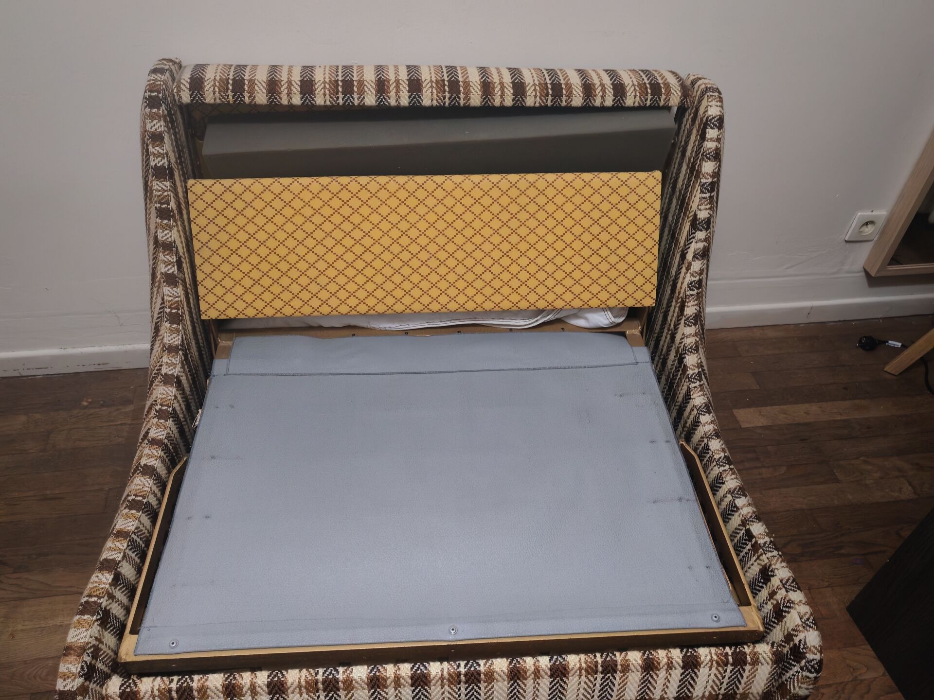 Convertible armchair from the 70s/80s.