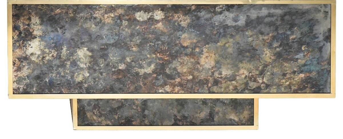Square coffee table in marbled glass with "solar eruption" decor.