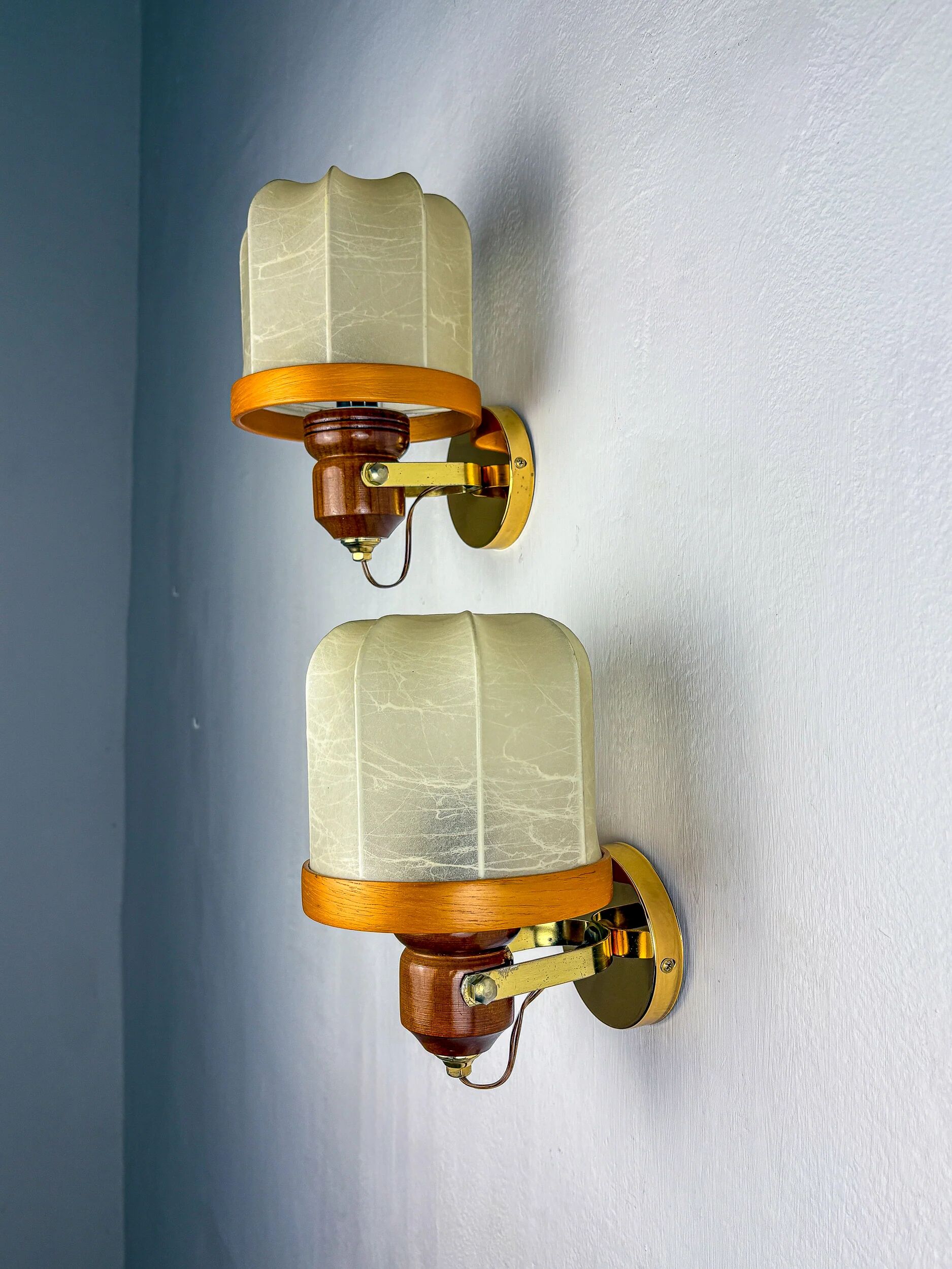 Pair of Italian articulated "Cocoon" wall lights, resin and pine, 1970s