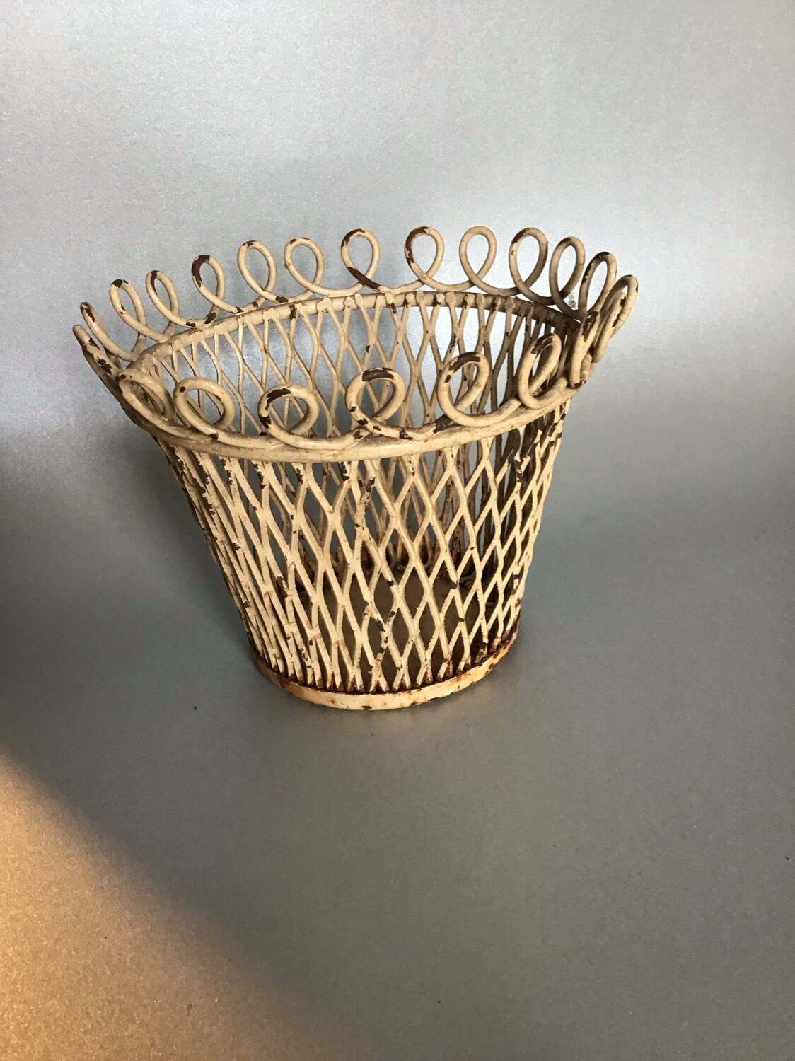 Mathieu Mategot planter