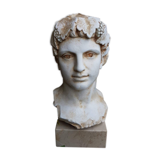 Buste de jeune homme de l'antiquité en plâtre sur socle en marbre