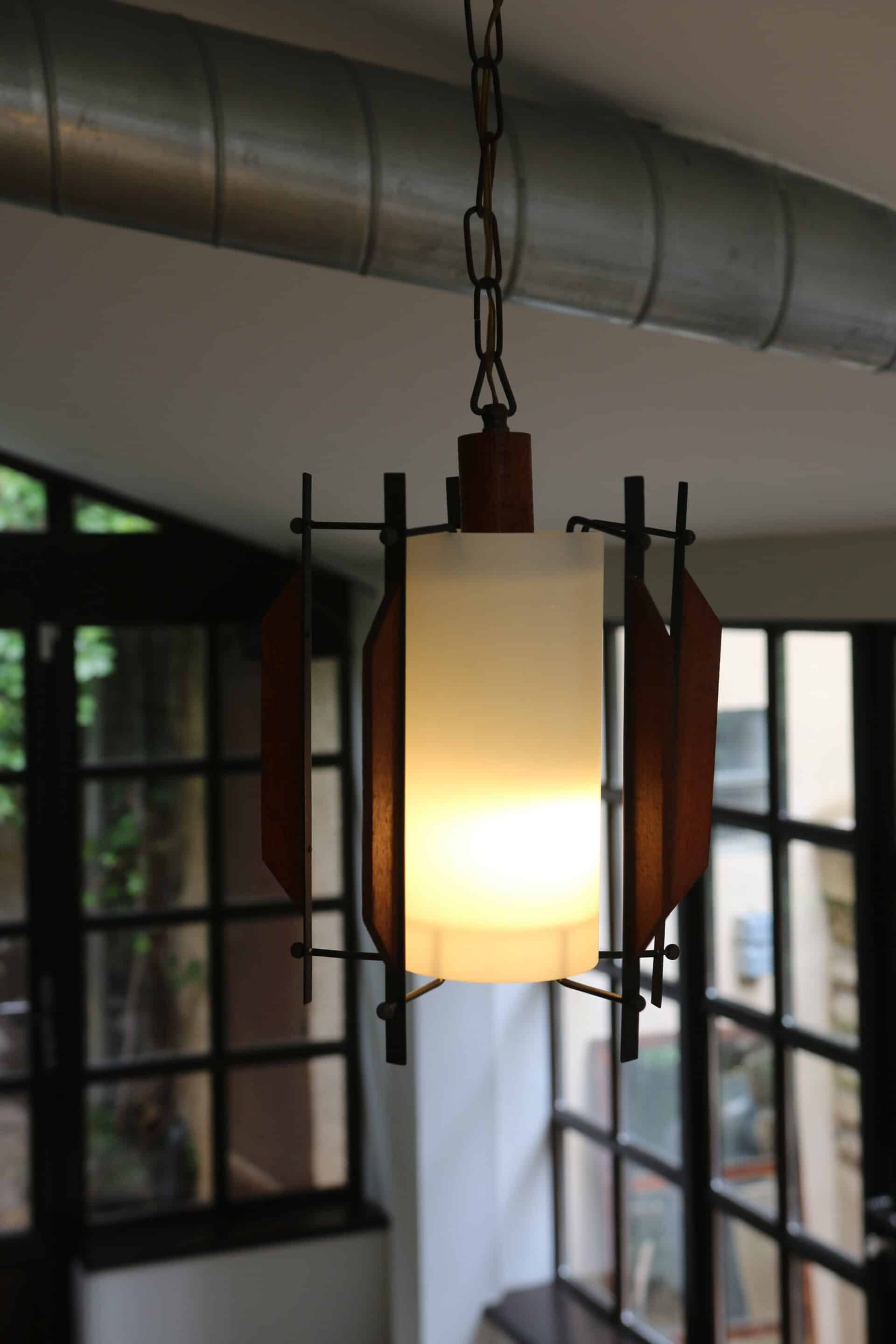 Suspension Mid-Century design italien, opalin-bois, années 50-60