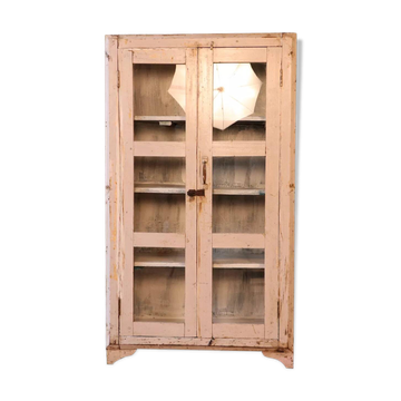 Ancienne vitrine en teck birman patine blanché-écrue
