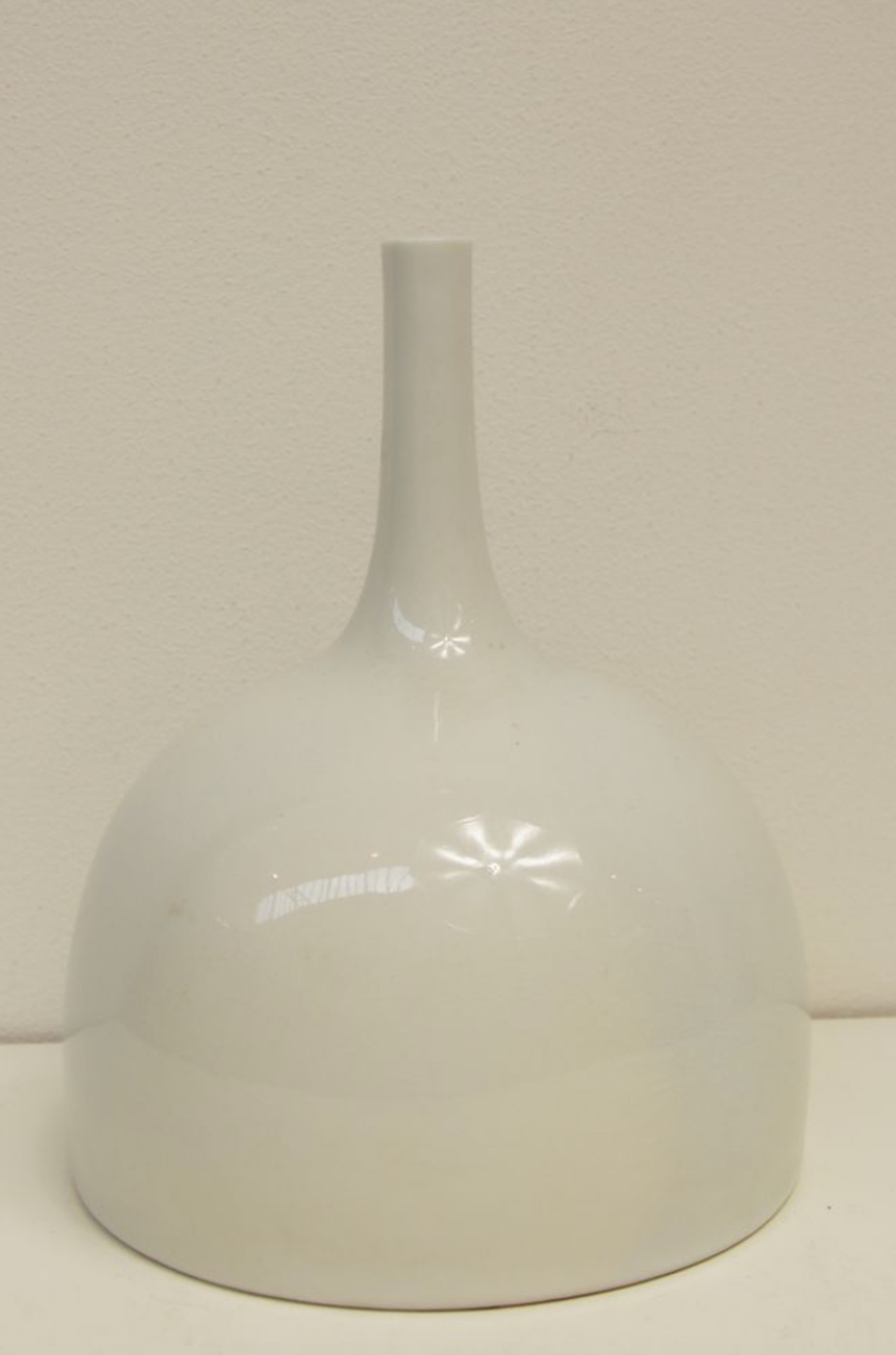 Vase en céramique blanche par Rene Devie France 1972
