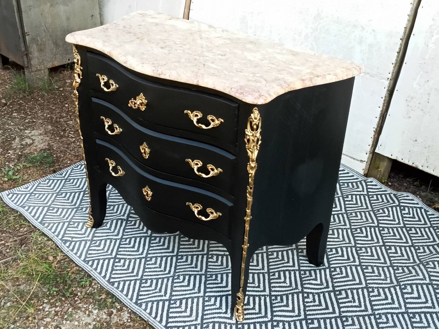 Petite commode noire