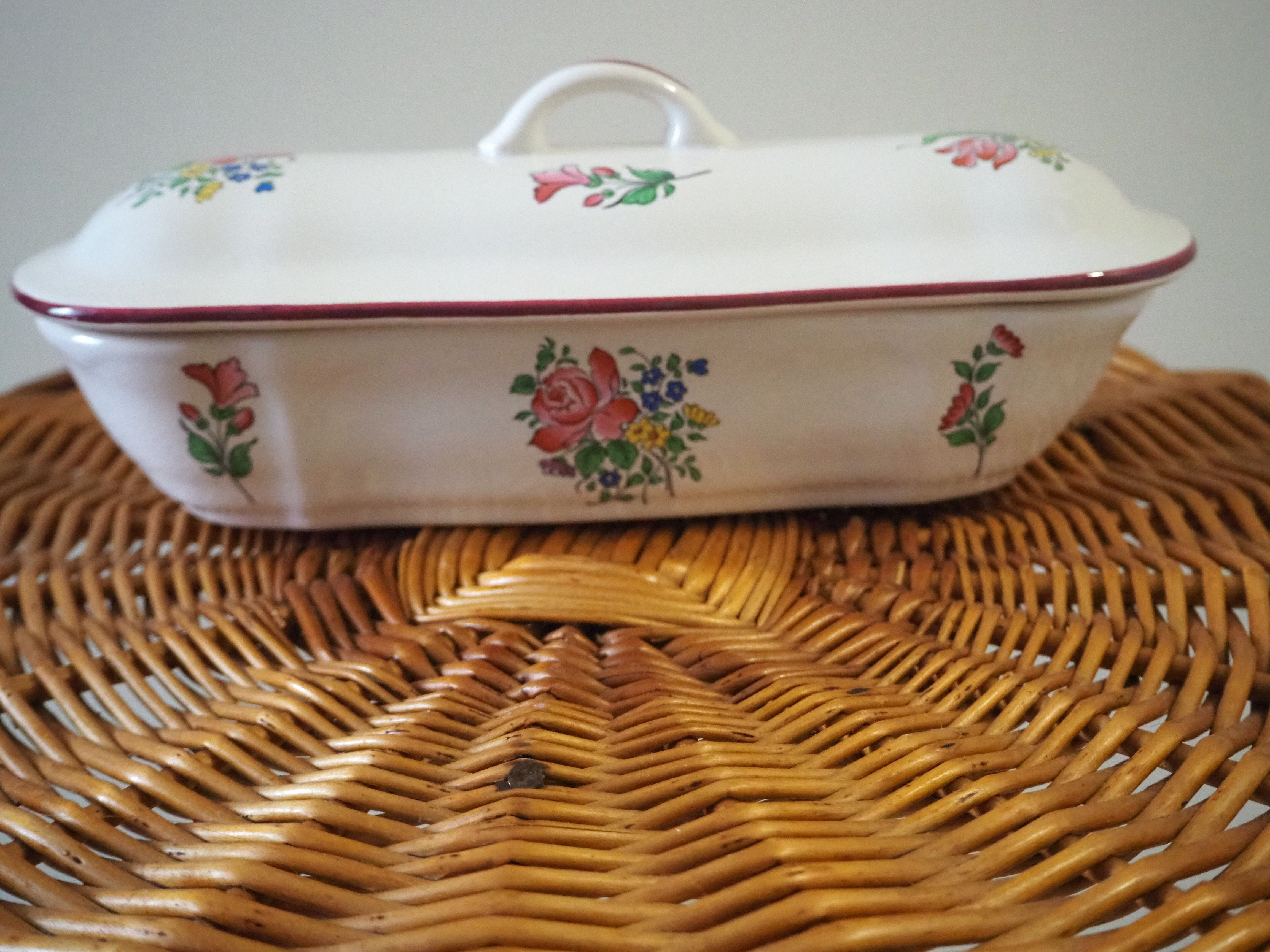 Comb holder with lid or bonbonnière - louis xv – reverbere collection – faience lunéville