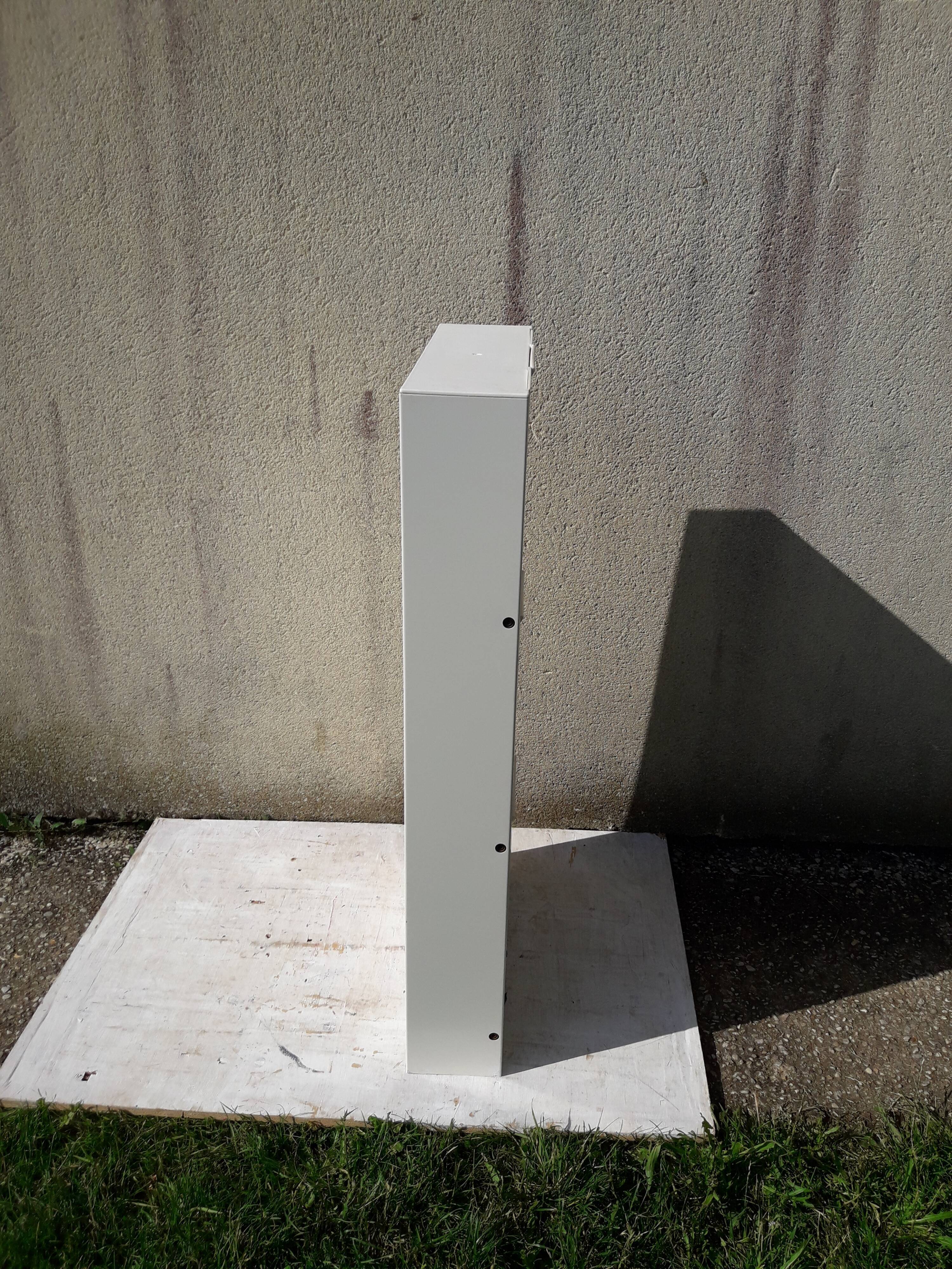 White metal shoe cabinet for 6 pairs