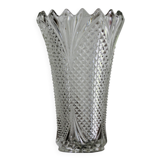 Grand vase en cristal taillé – motif à pointes de diamant