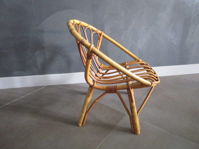 Vintage child's rattan's chair