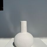 Handmade soliflore drop vase in terracotta painted white h:20 d:15