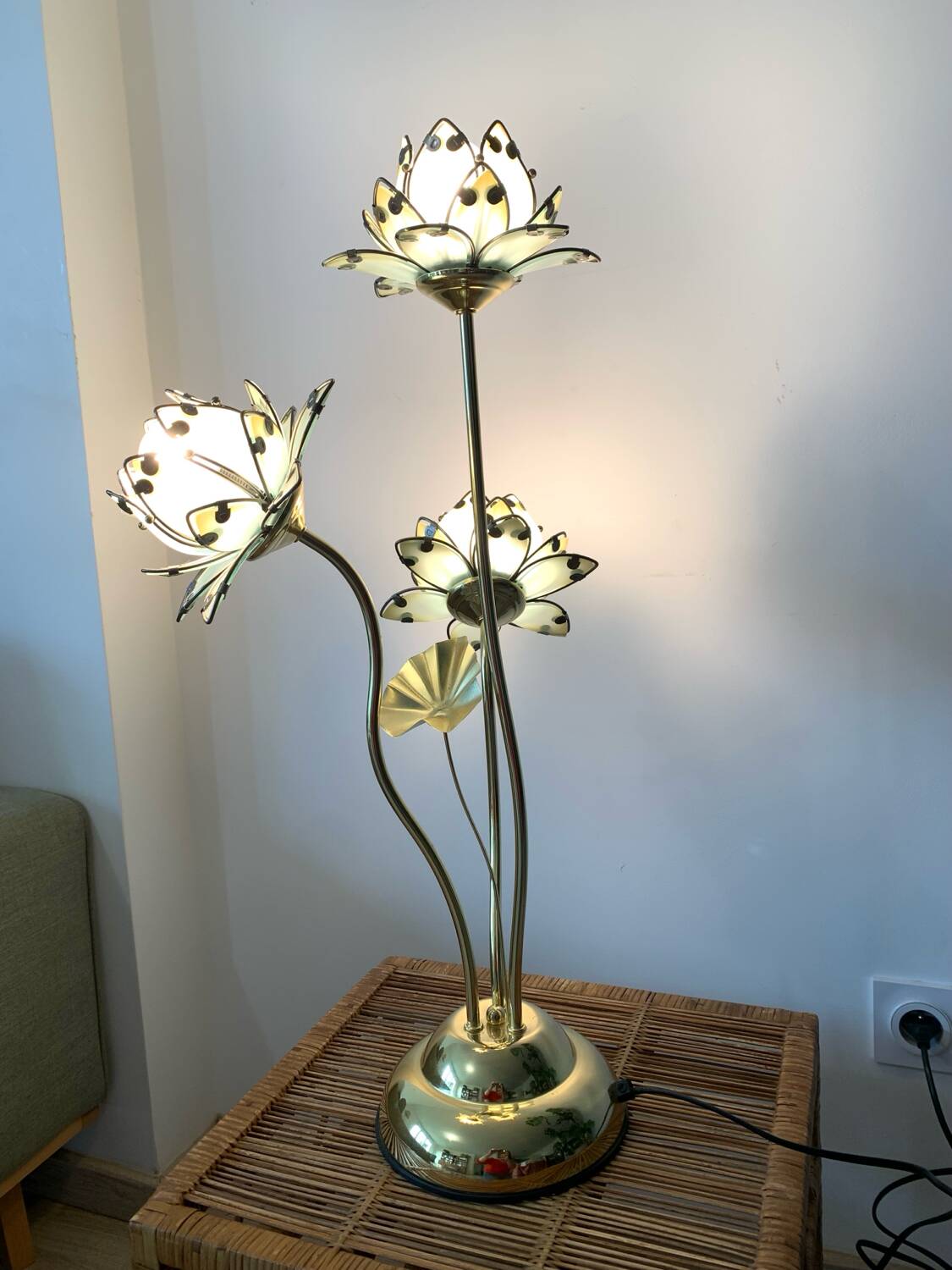 Vintage lotus flower lamp