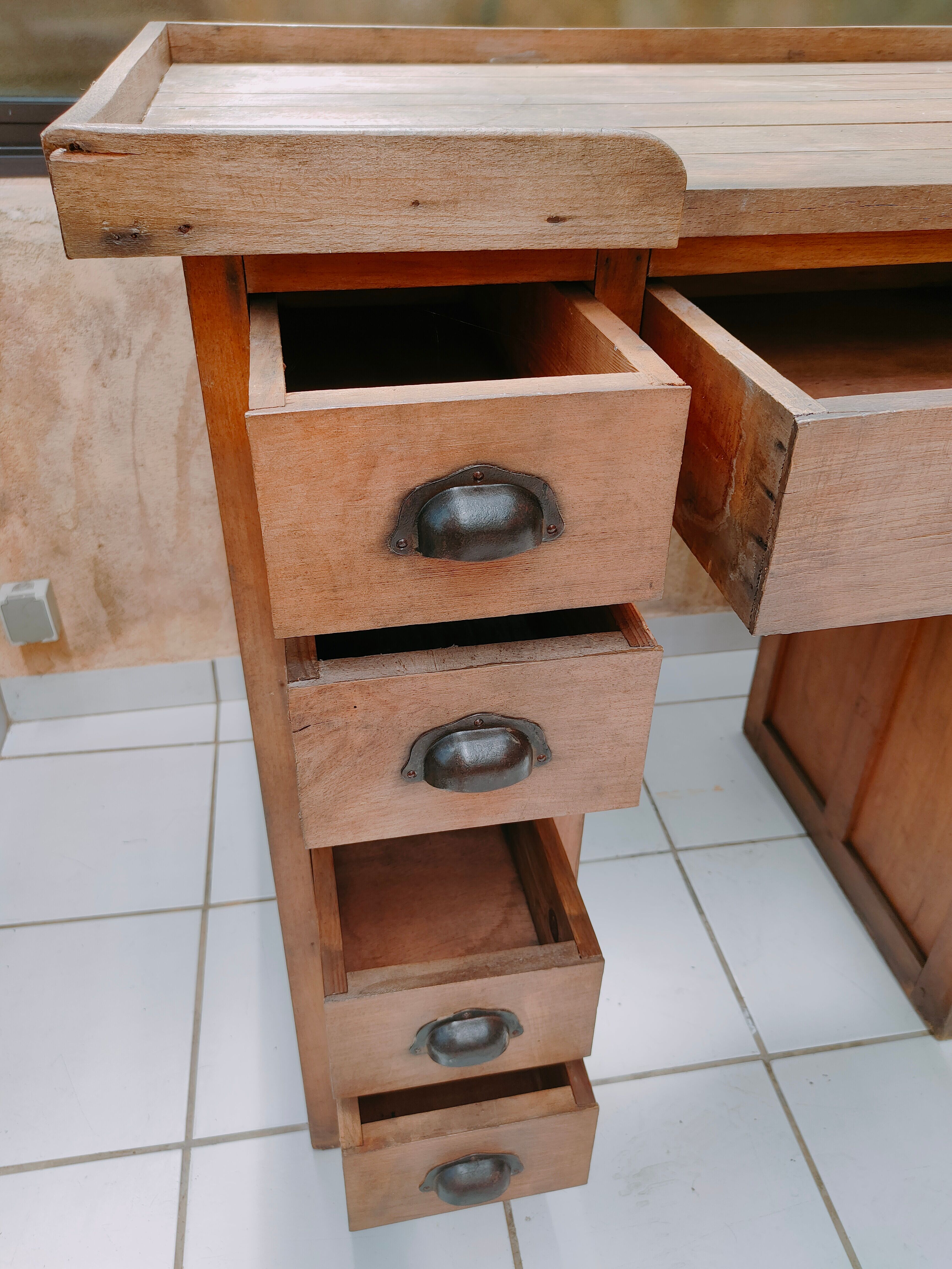 Furniture trade counter hardware box year 1940