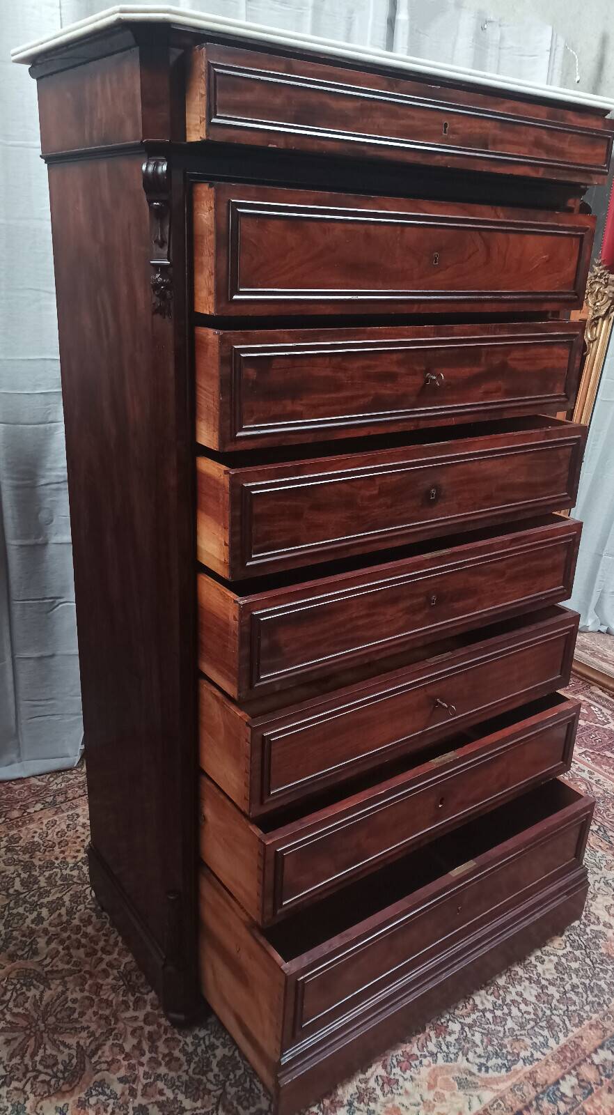 Large mahogany chest of drawers with 8 drawers from the Napoleonic III period.