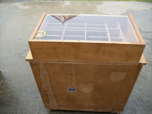 Caisse présentoir de pêche