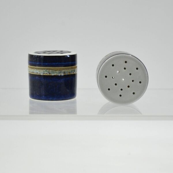 Salière et poivrier en faïence série Tenera de Inge-Lise Koefoed pour Aluminia