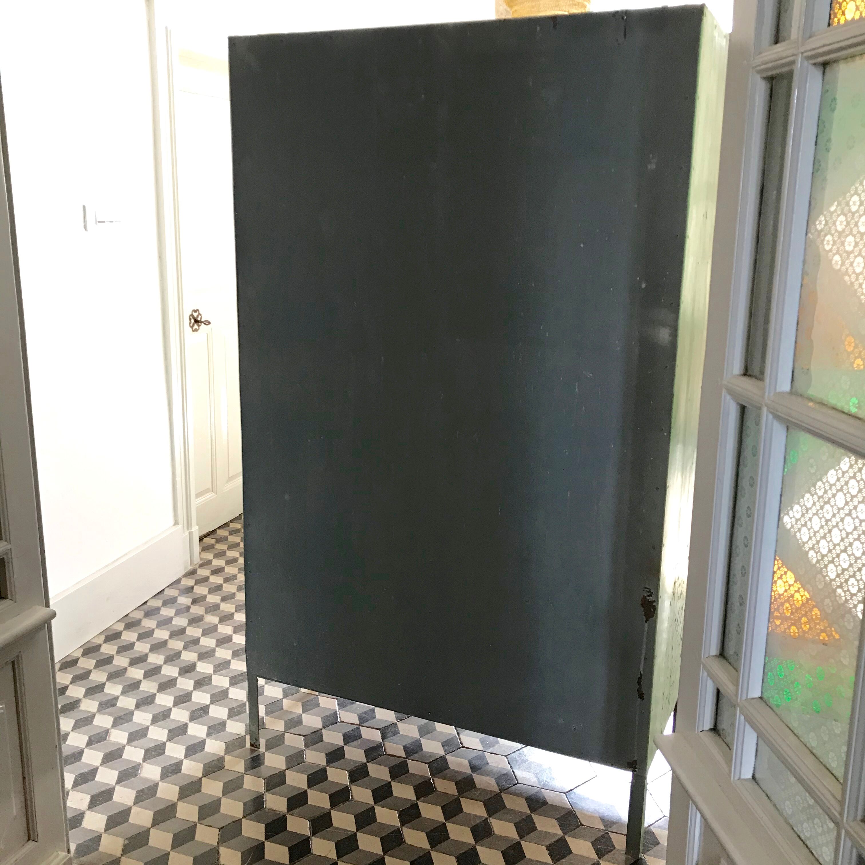 Metal cabinet