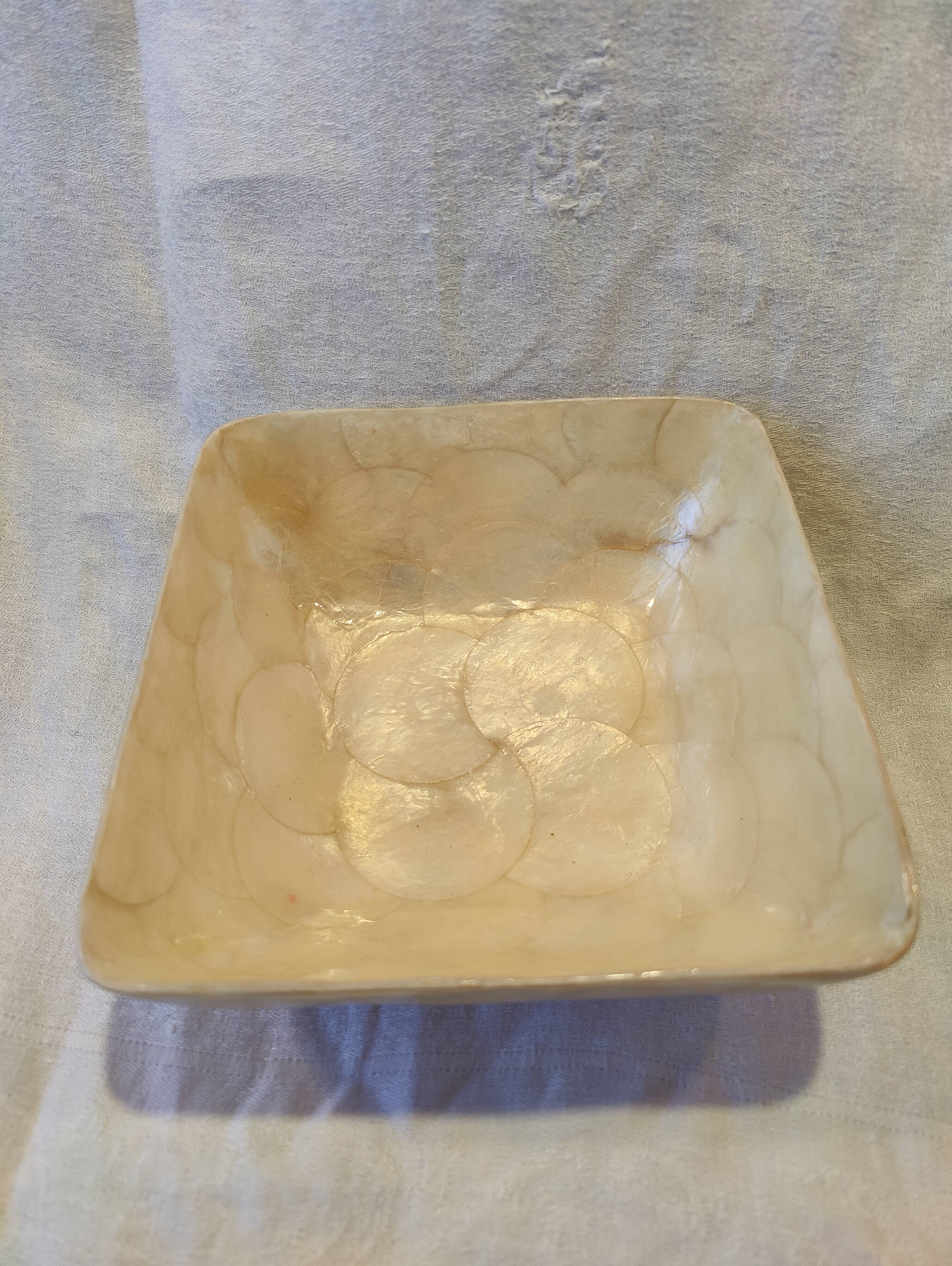 Cup or pocket in mother-of-pearl and resin, 1970s