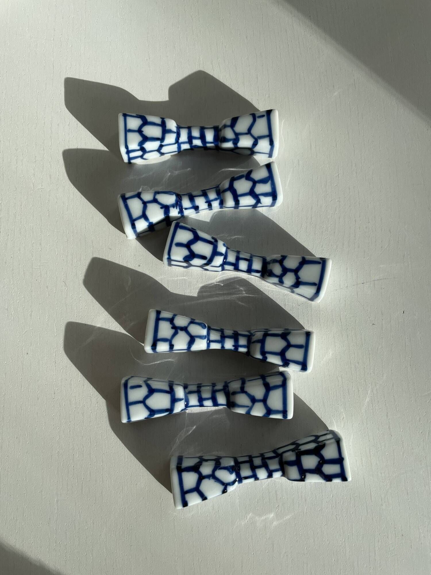 Lot de 6 porte-couteaux ou baguettes en porcelaine bleue