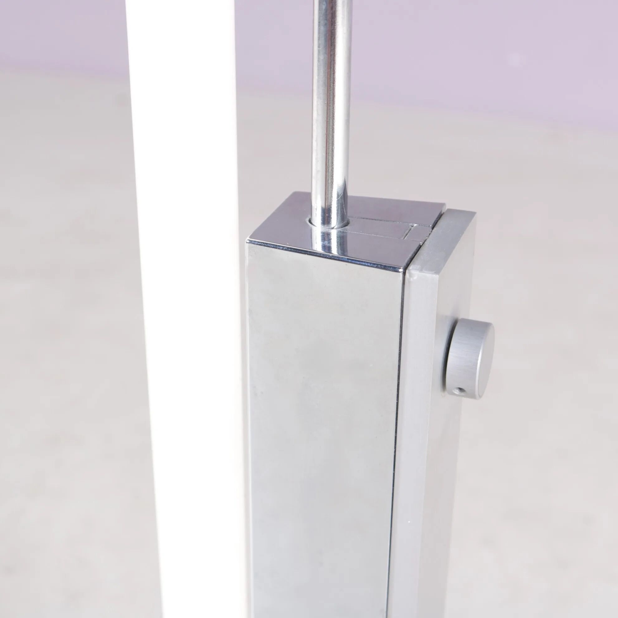 Lampe de sol Trapez en chrome des années 1990 avec tube blanc par Erwin Egli pour Ribag Suisse