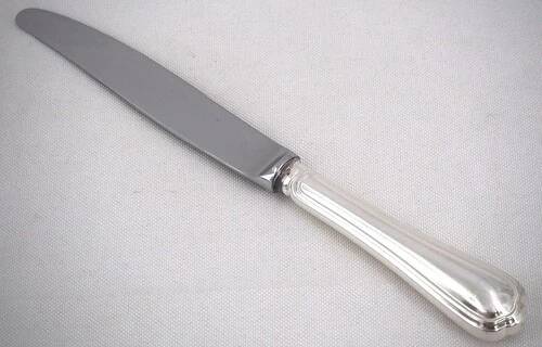Christofle Spatours, 12 silver-plated table knives, in excellent condition.