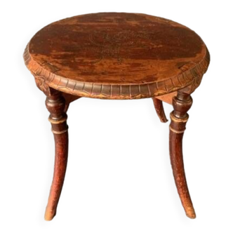 Round coffee table in engraved, turned wood, late 19th century
