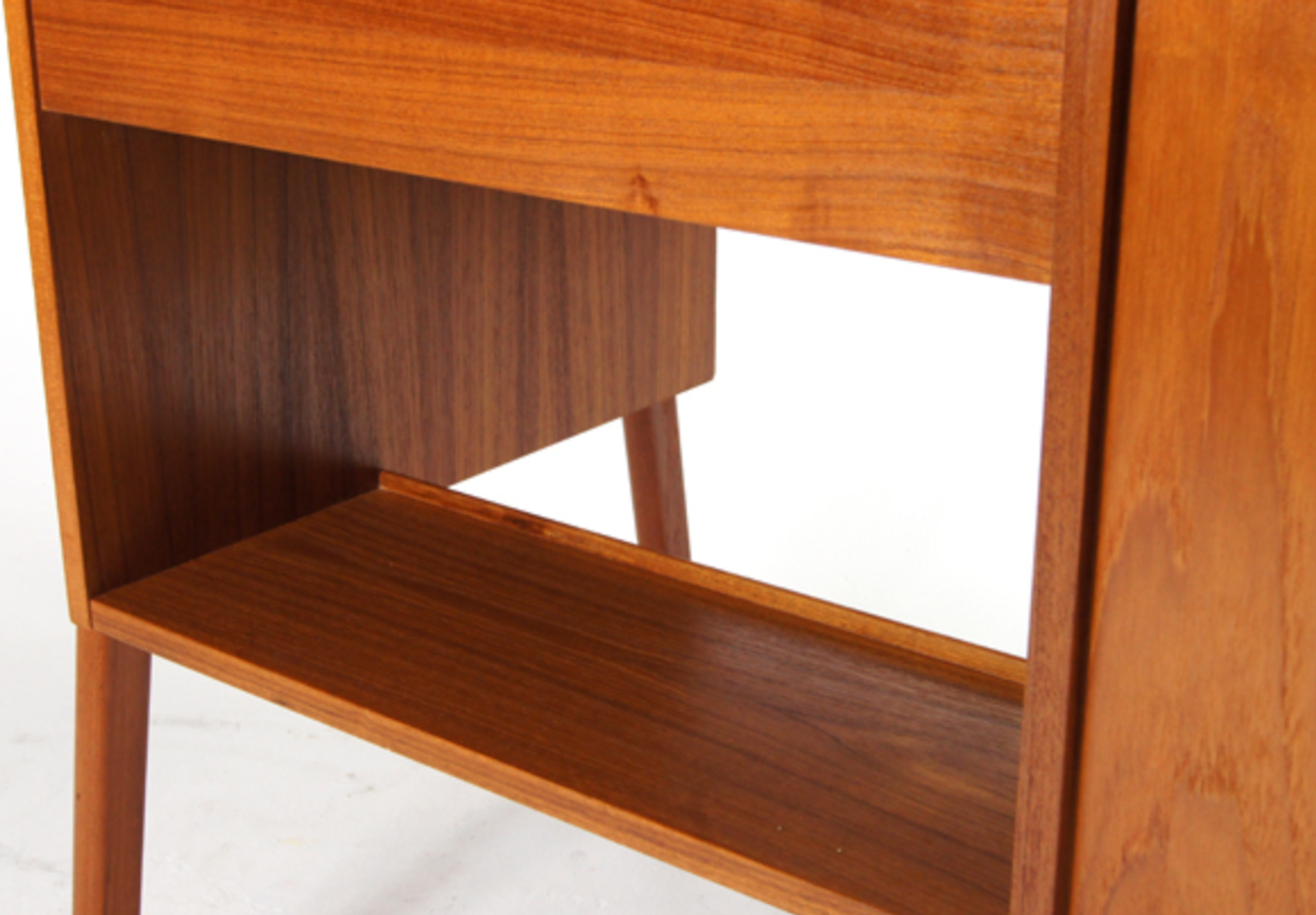 Simple pedestal pedestal desk in vintage danish retro teak from the 60s/70s