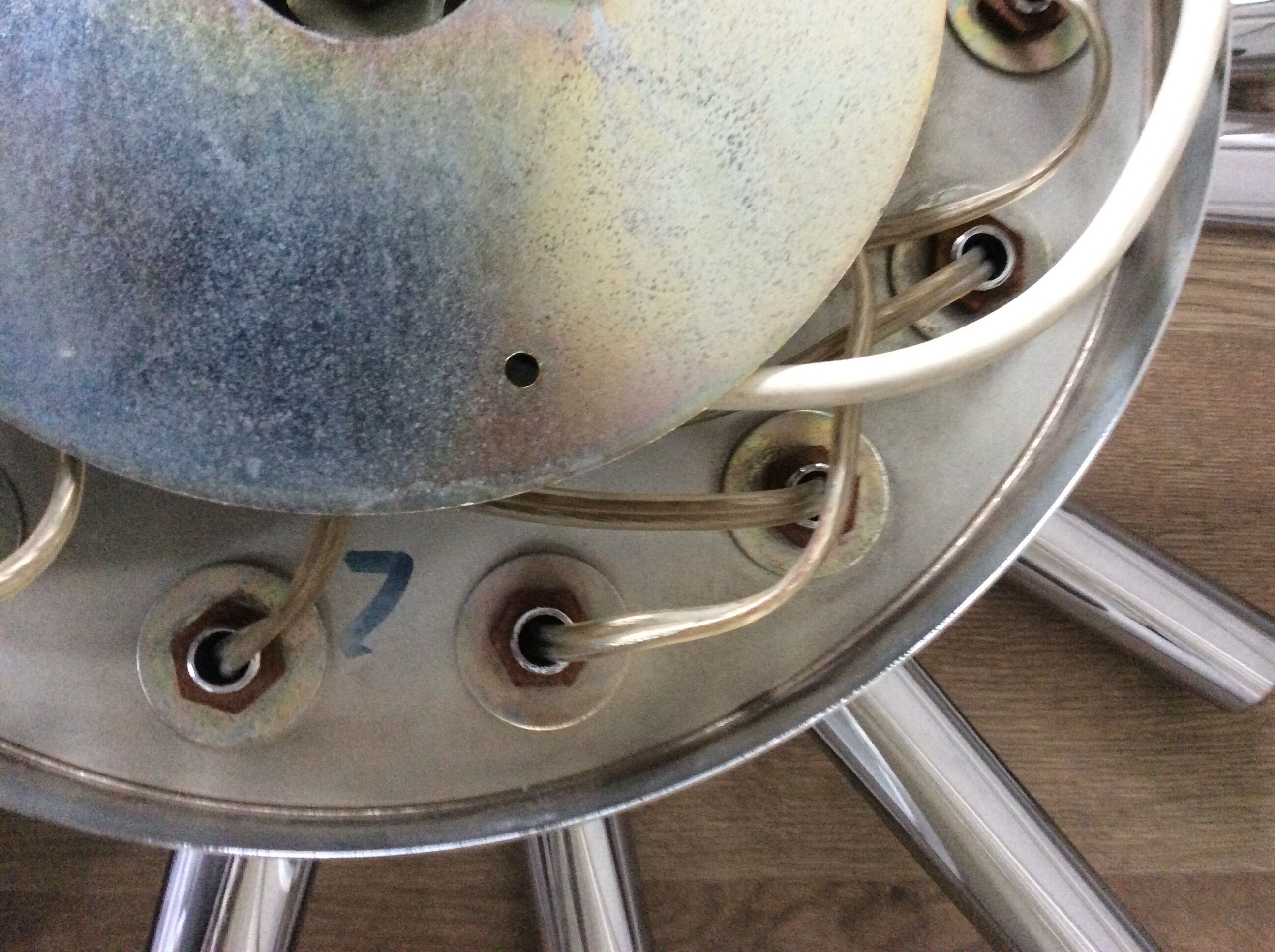 Suspension in chromed metal