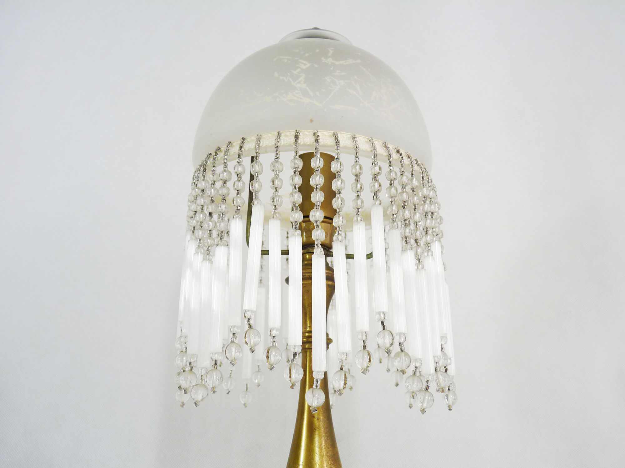 Table lamp, bedside lamp, globe with floral motifs and glass beads. Year 60 70