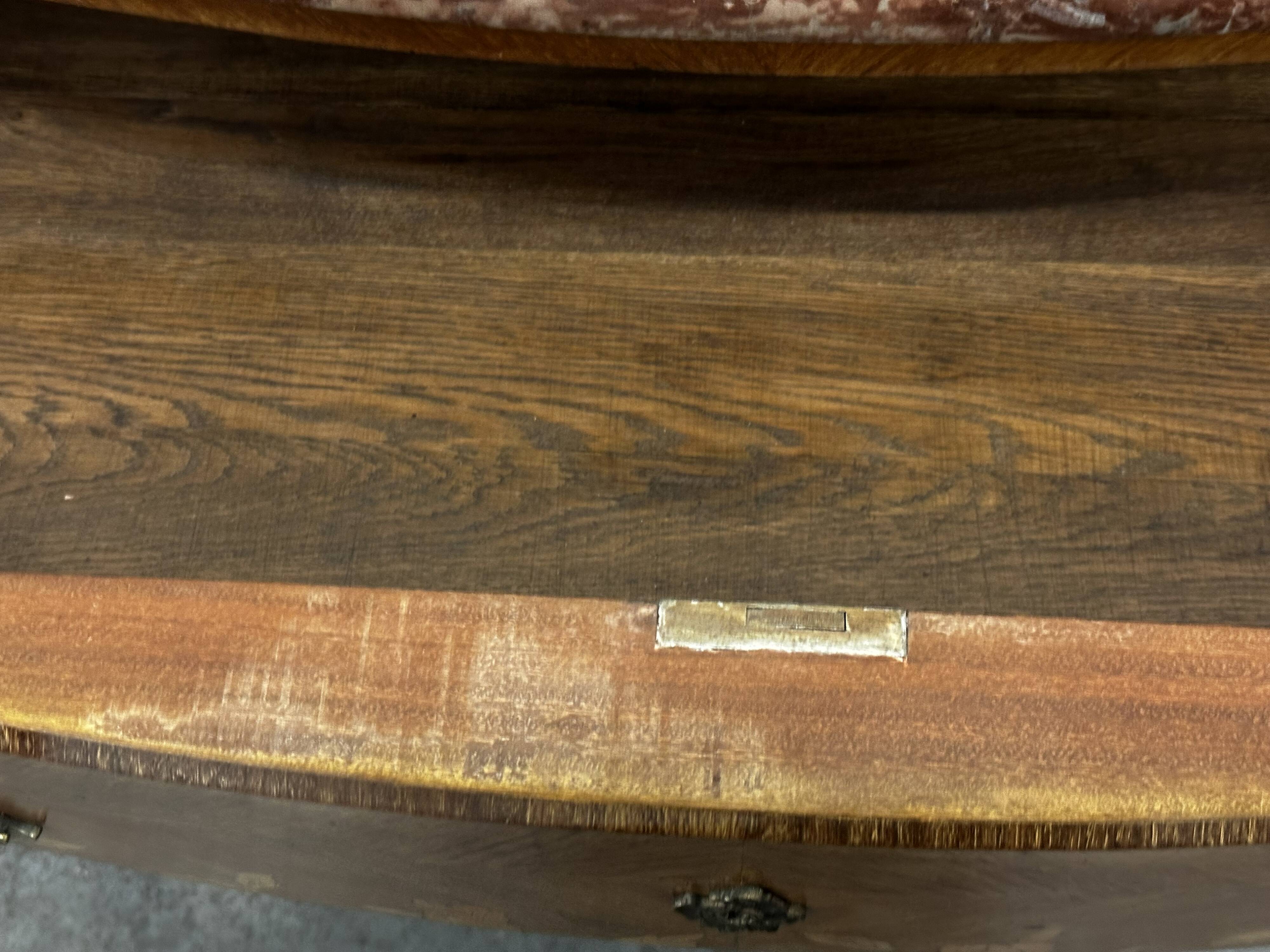 Curved and inlaid chest of drawers, Louis XV style, late 19th-early 20th century