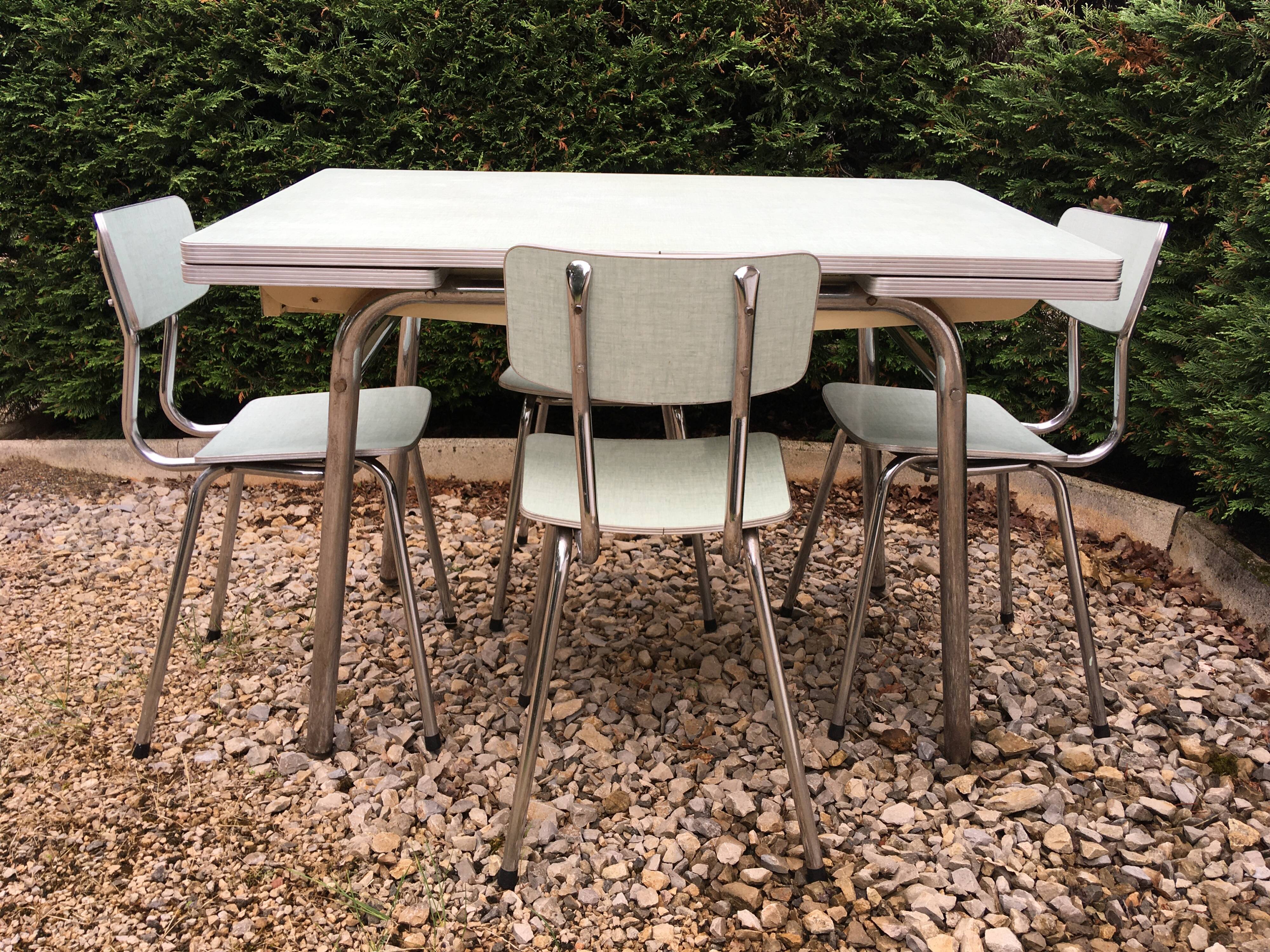 Formica table set with extensions + 4 Plastilux chairs