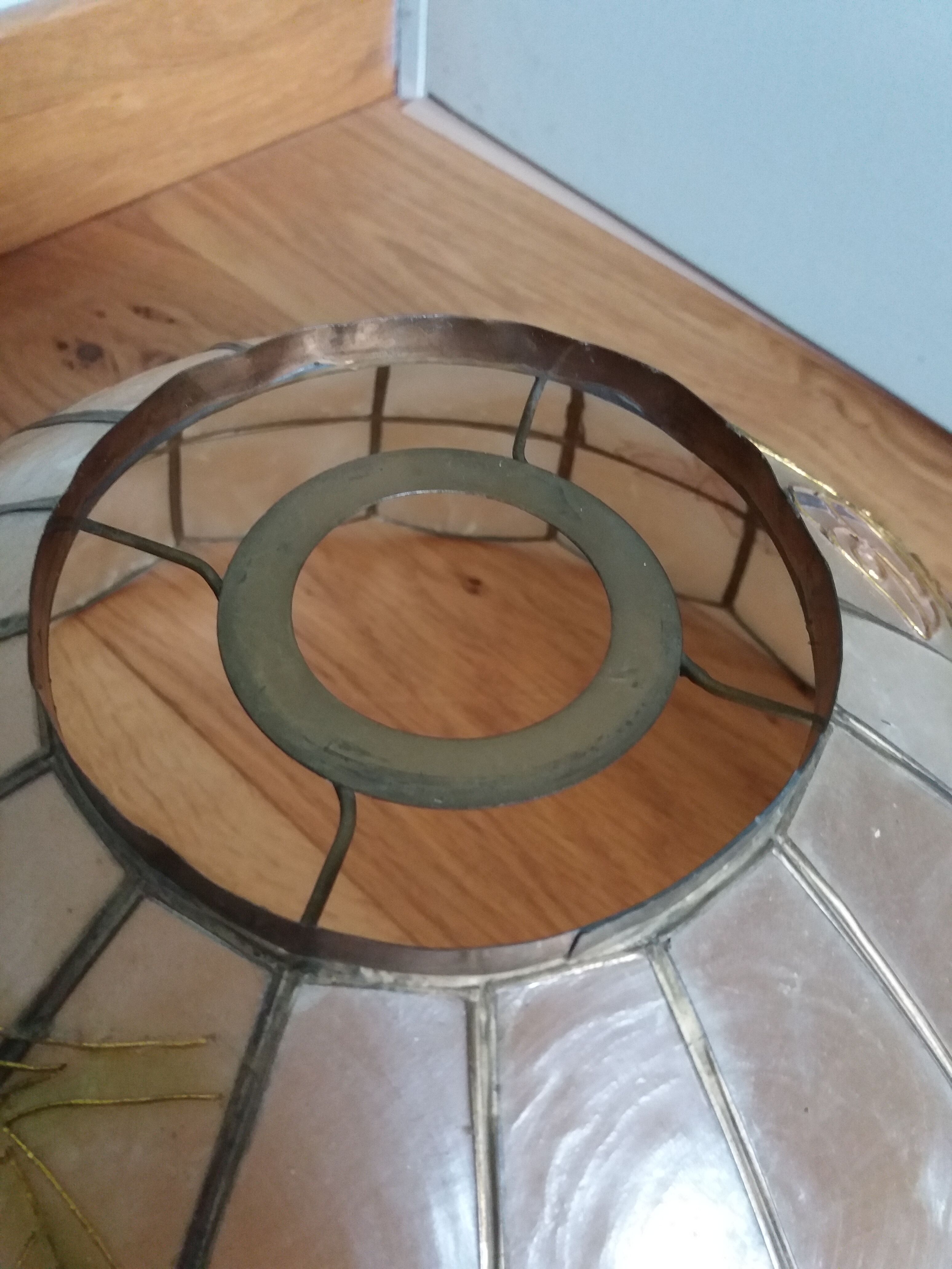 Mother-of-pearl abat day for suspension