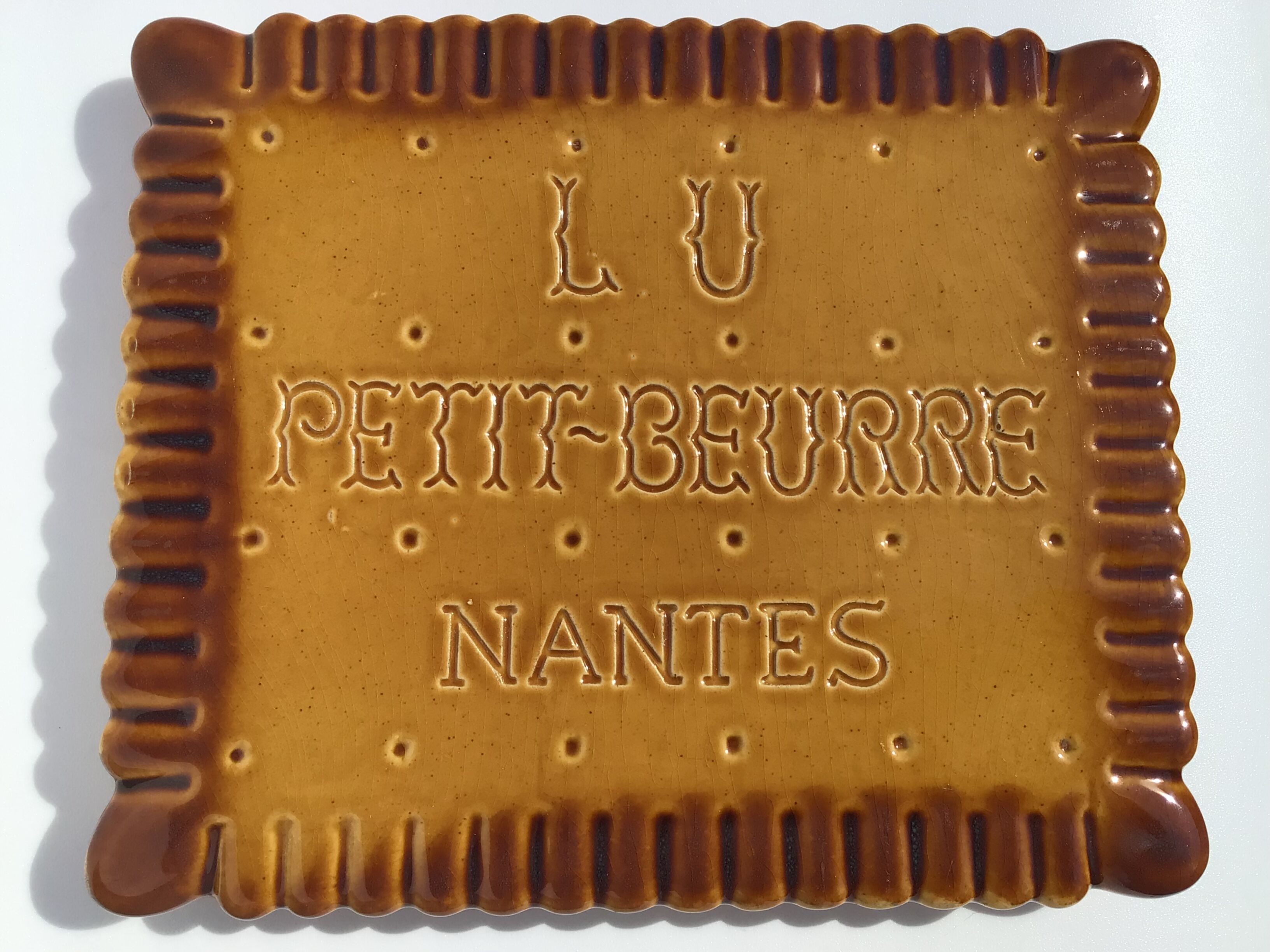 Underside Lu Petit-Beurre Nantes earthenware
