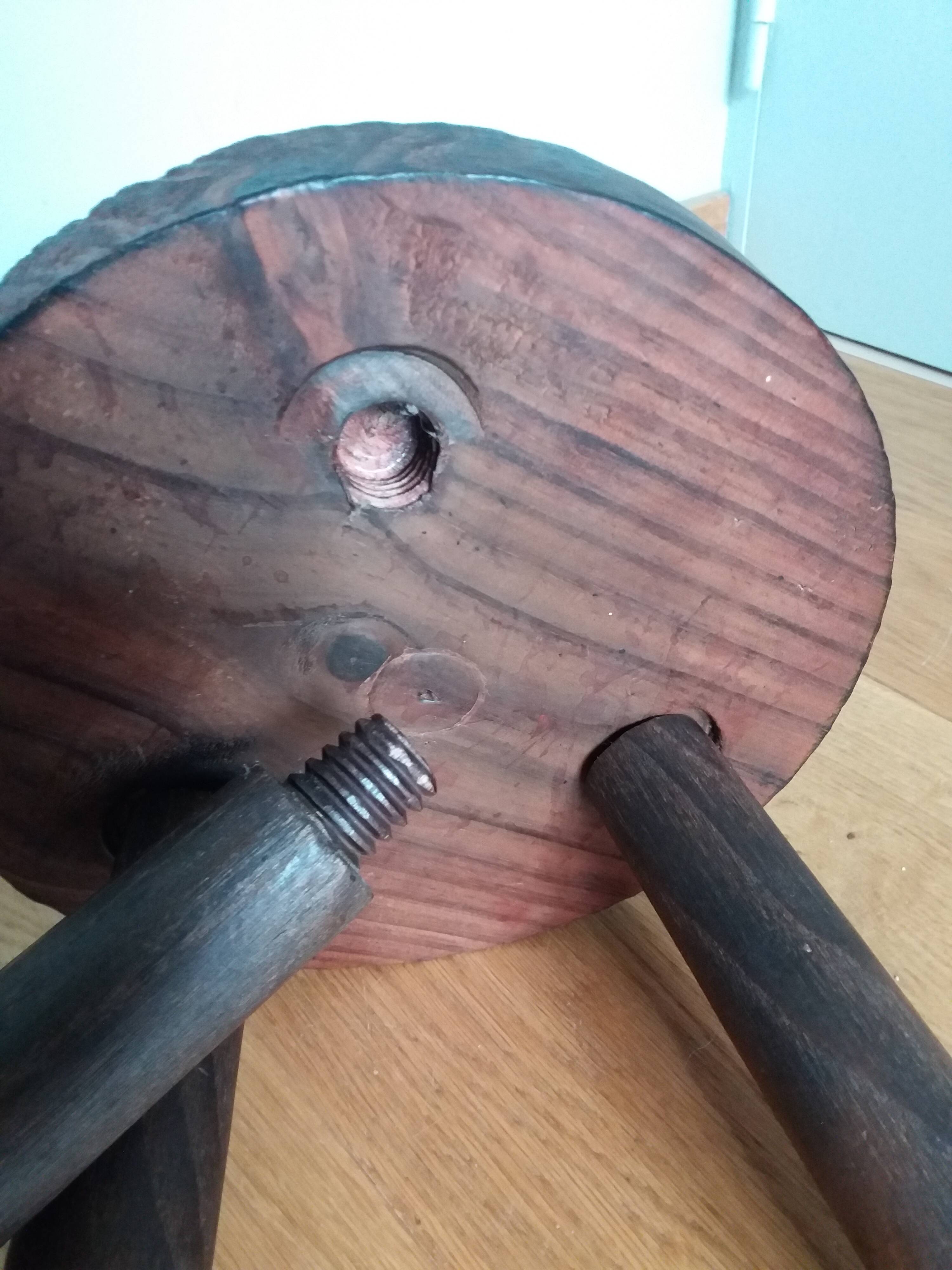Tripod pencil leg stool