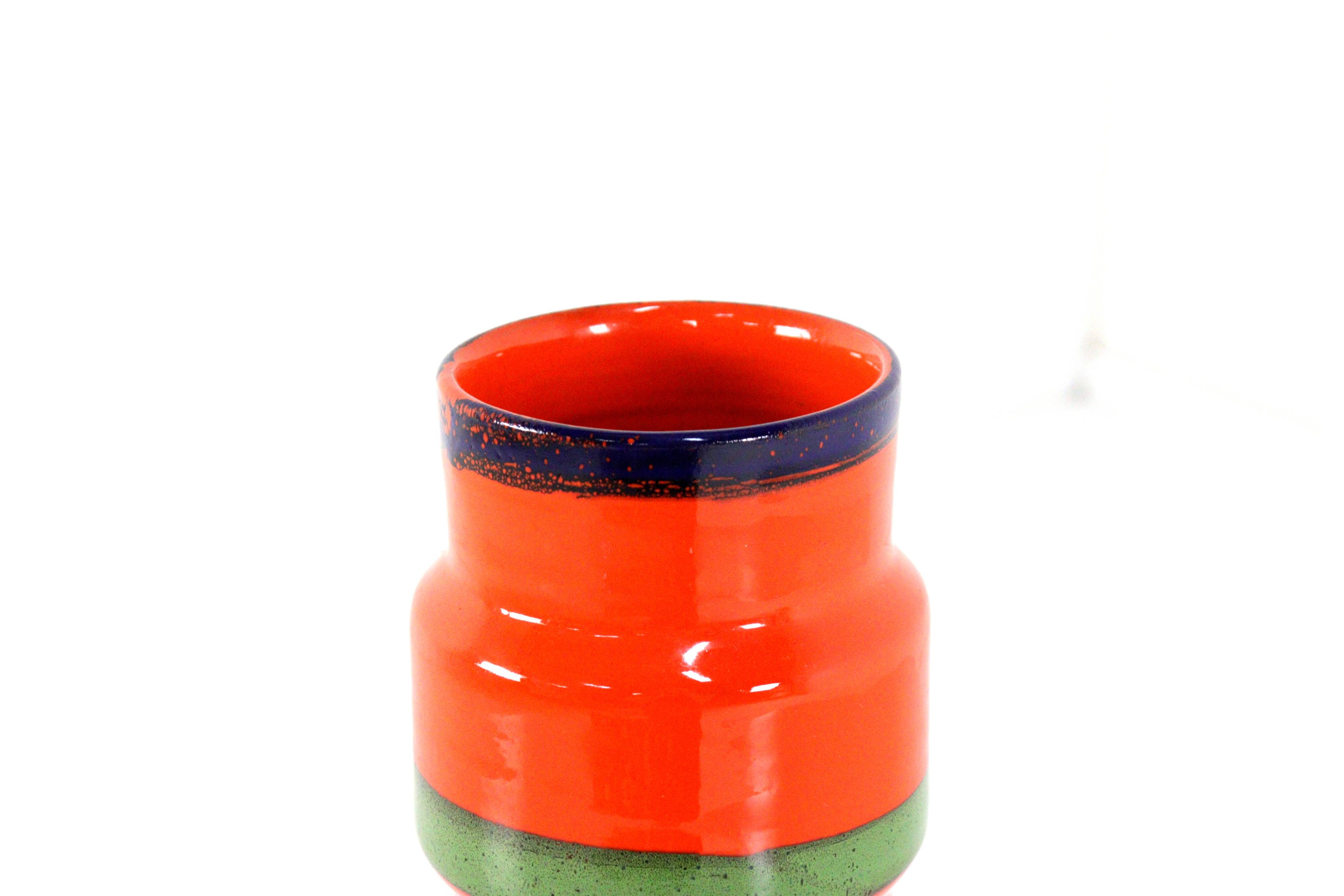 Vase vintage aux couleurs vives