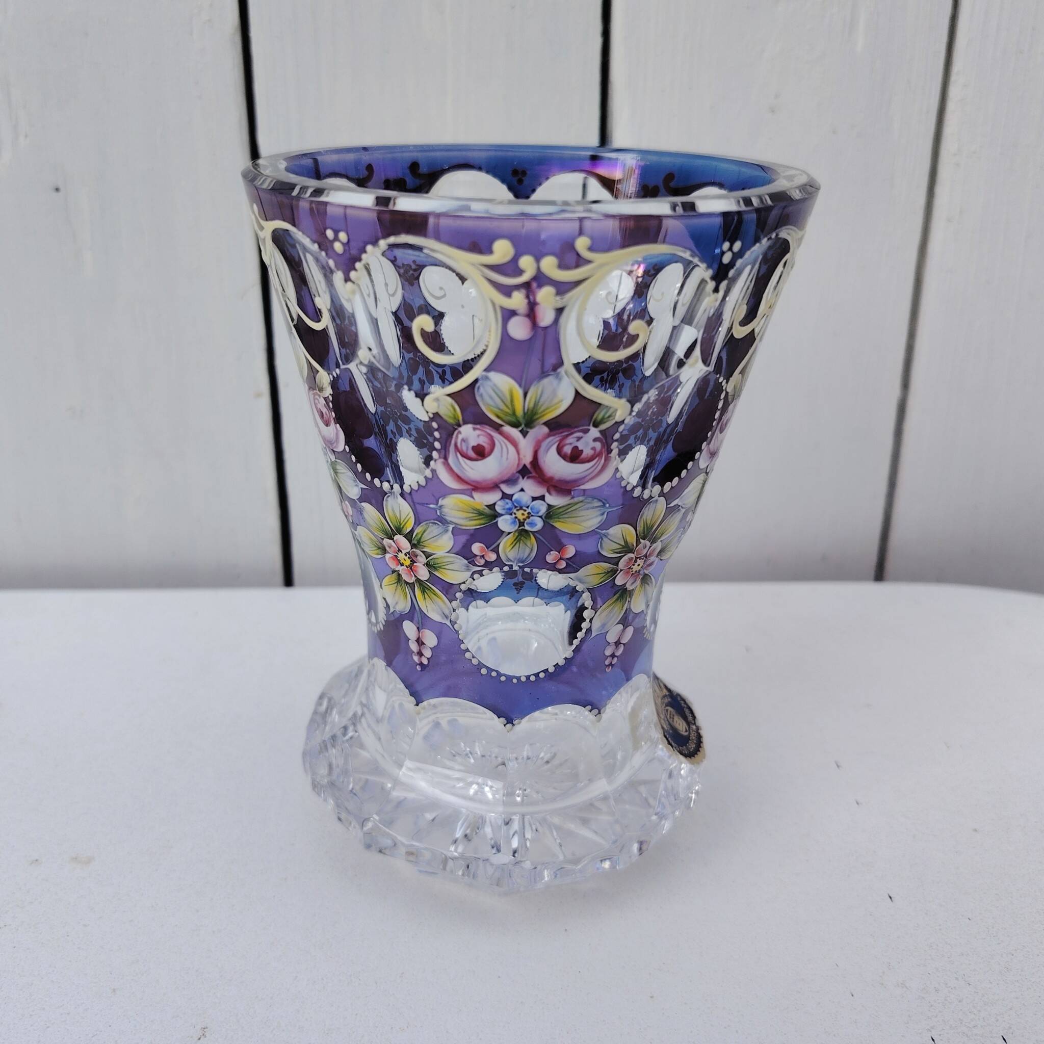 Vase en cristal de Bohème, décor floral peint et émaillé
